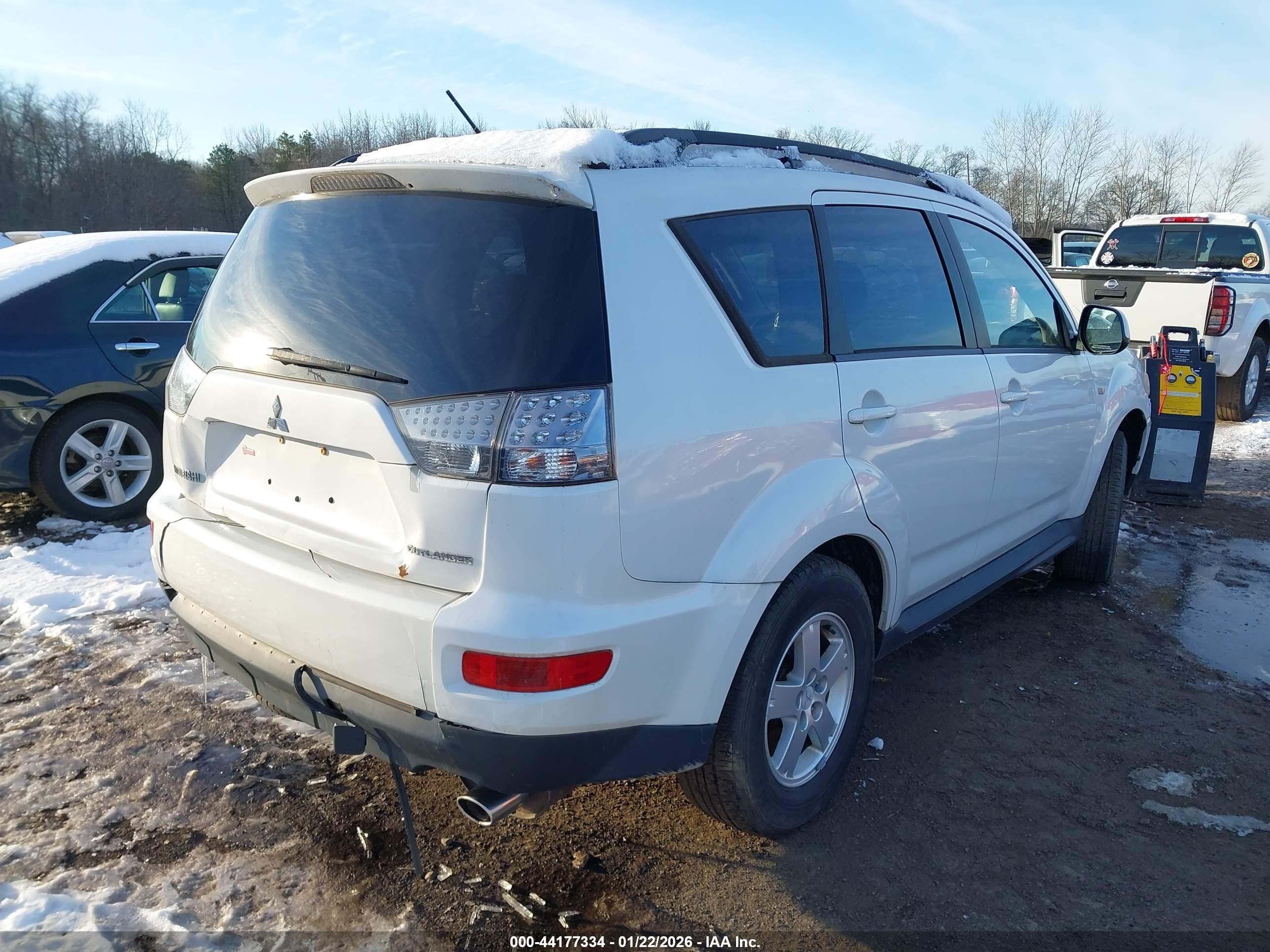2010 Mitsubishi Outlander Es White vin: JA4AT2AW1AZ012742