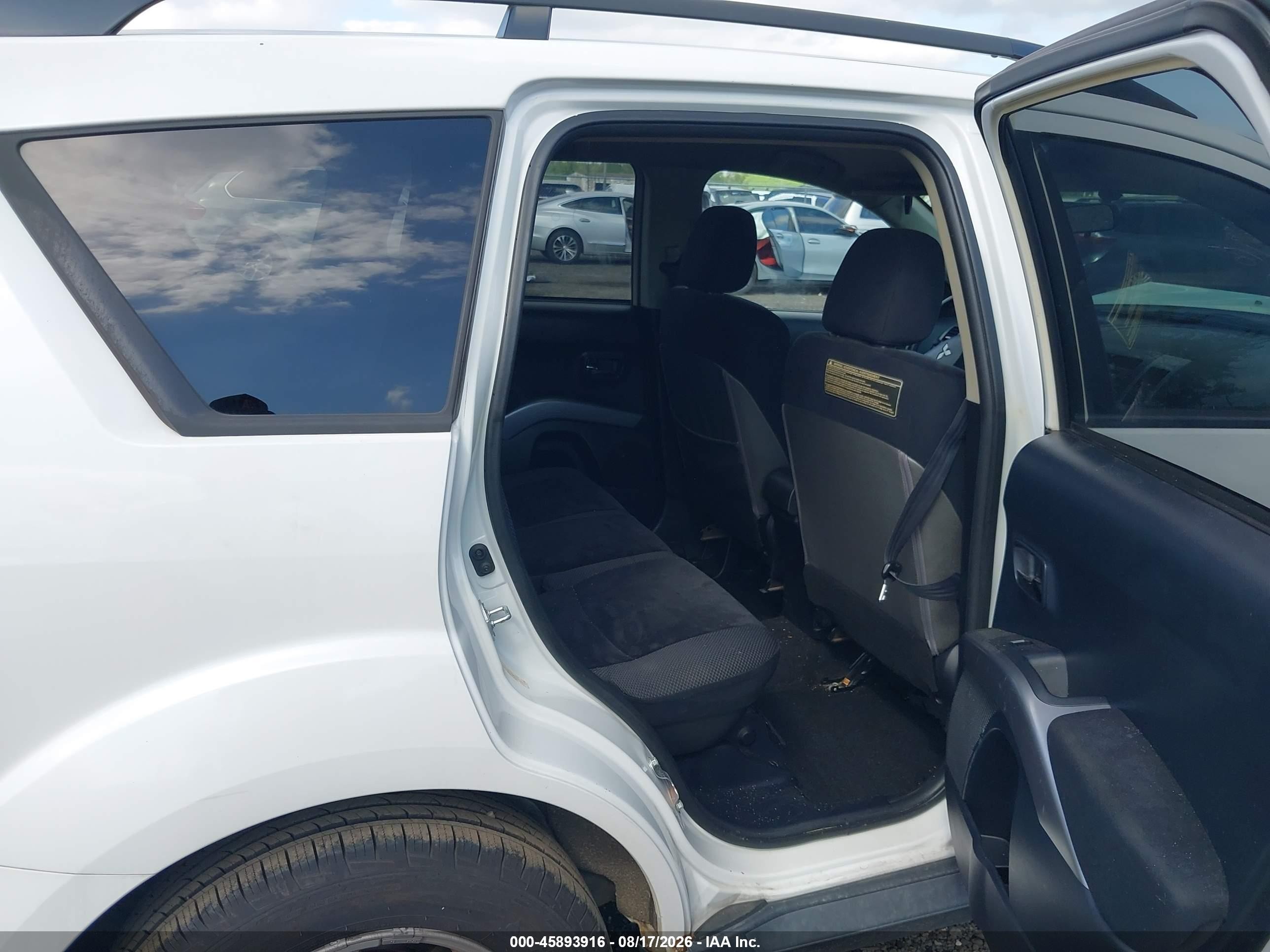 2010 Mitsubishi Outlander Es White vin: JA4AT2AW6AZ013983