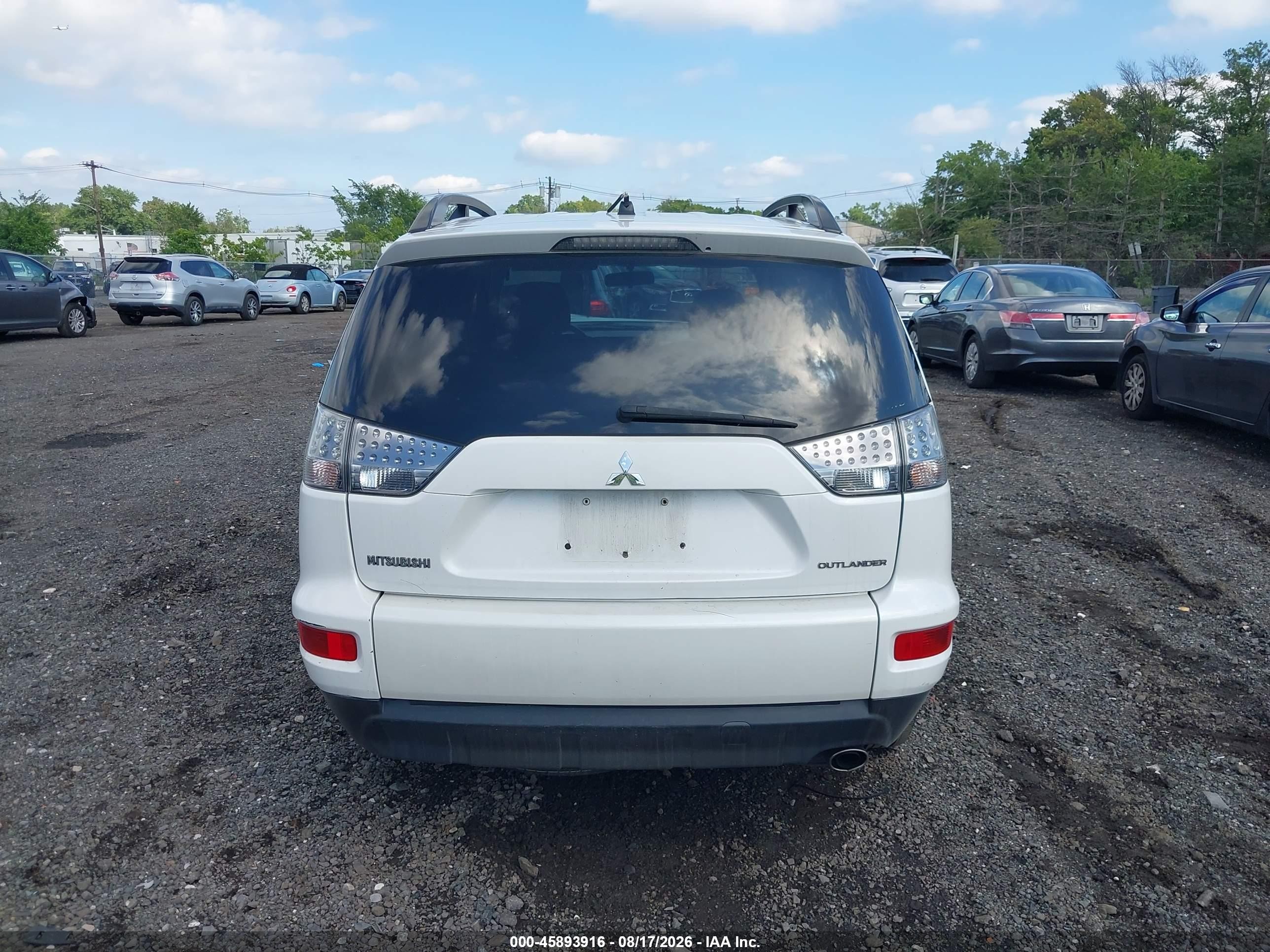 2010 Mitsubishi Outlander Es White vin: JA4AT2AW6AZ013983