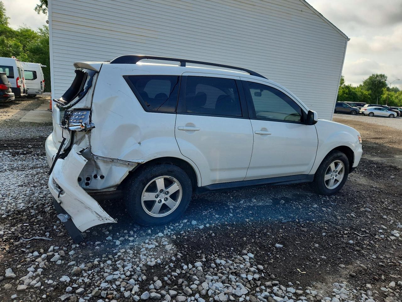 2010 Mitsubishi Outlander Es White vin: JA4AT2AWXAZ018216