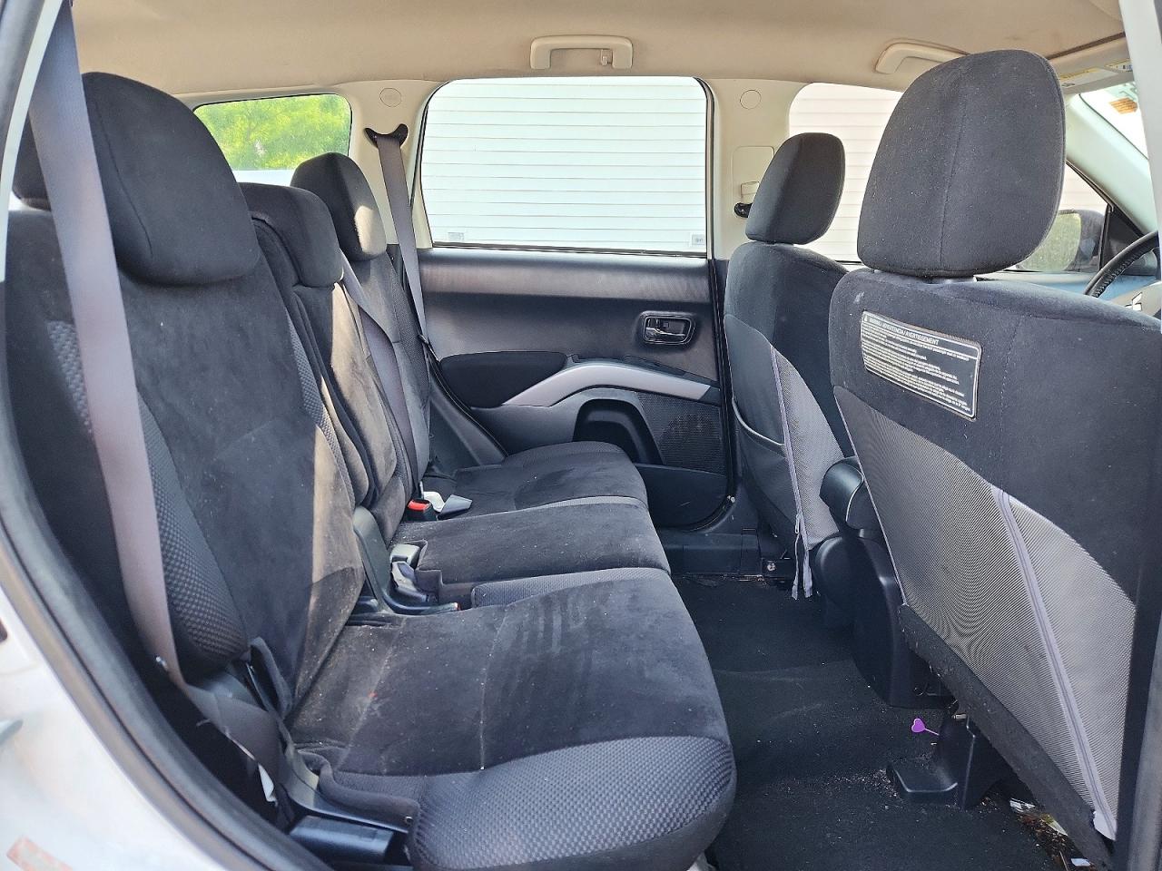 2010 Mitsubishi Outlander Es White vin: JA4AT2AWXAZ018216