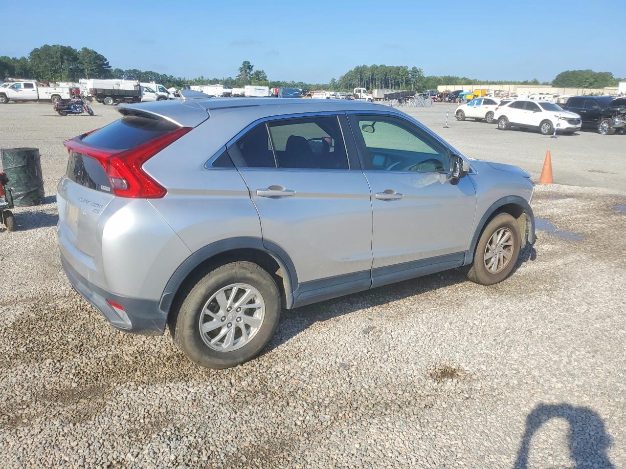2019 Mitsubishi Eclipse Cross Es Серебряный vin: JA4AT3AA3KZ046340