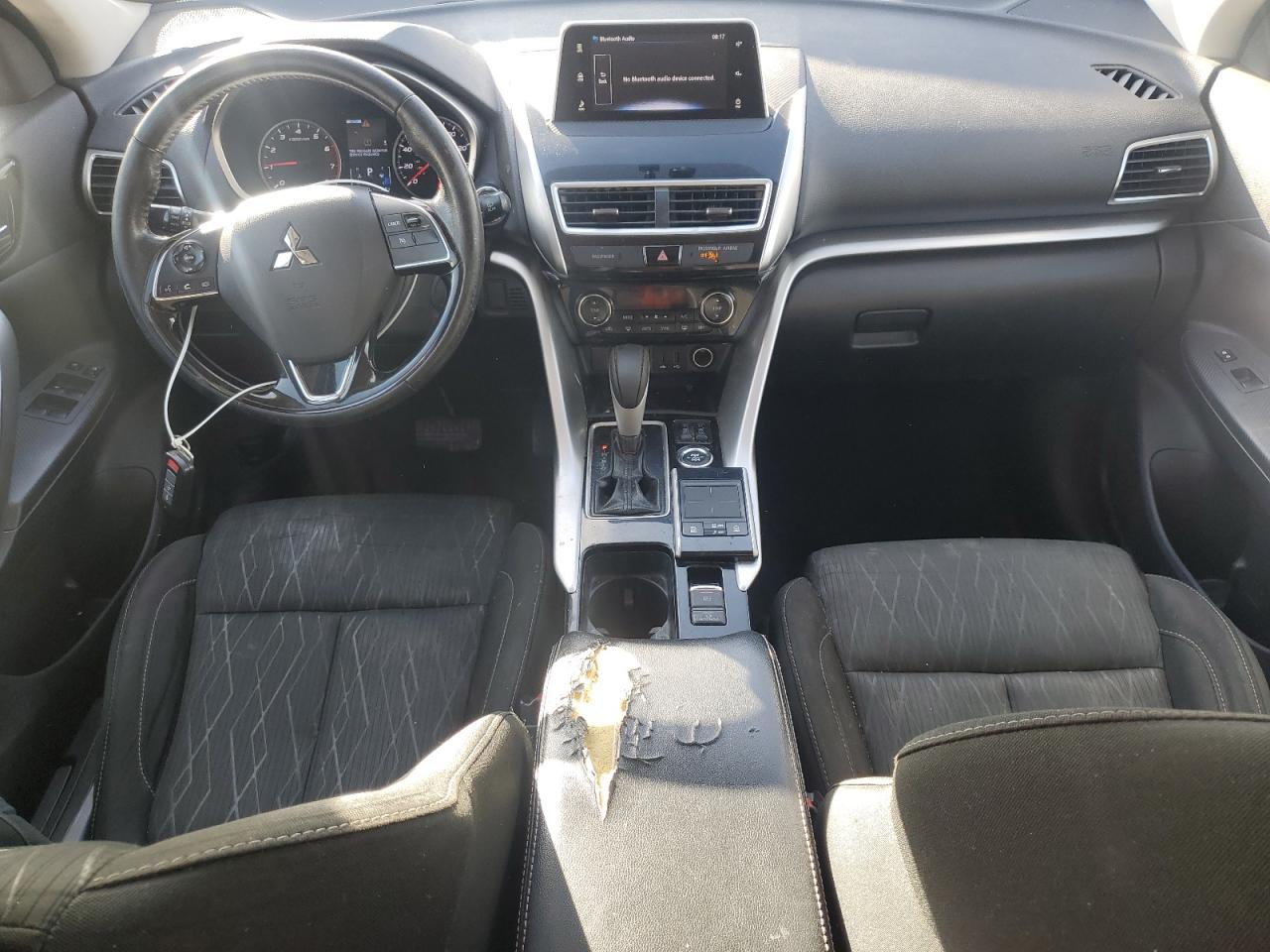 2018 Mitsubishi Eclipse Cross Se Silver vin: JA4AT5AA1JZ039509 Damage: Front Center Armrest, Worn, Replacement Required