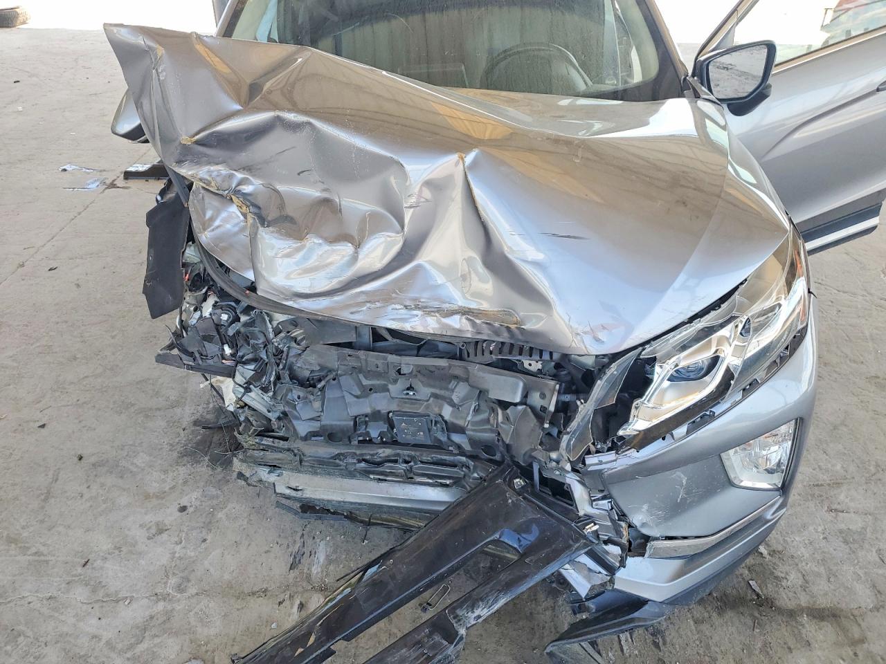 2019 Mitsubishi Eclipse Cross Se Silver vin: JA4AT5AAXKZ021446
