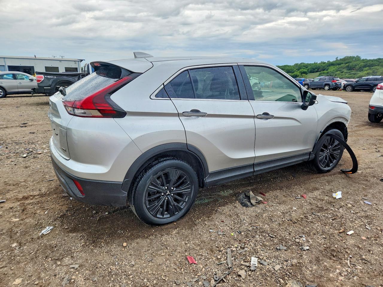 2022 Mitsubishi Eclipse Cross Le Silver vin: JA4ATVAA0NZ002442