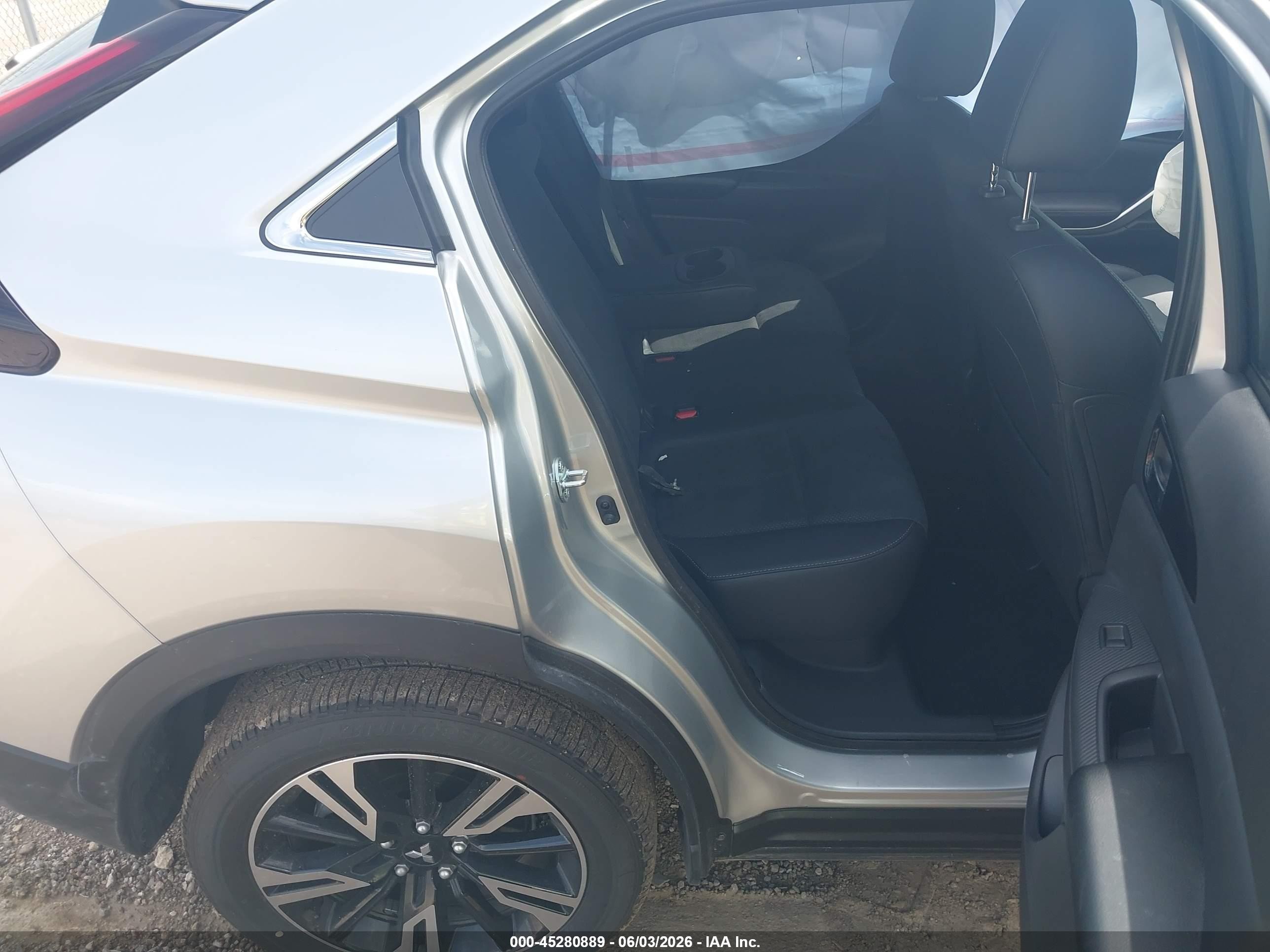 2026 Mitsubishi Eclipse Cross Black Edition S-awc/se S-awc/sel S-awc Silver vin: JA4ATWAA0TZ027201