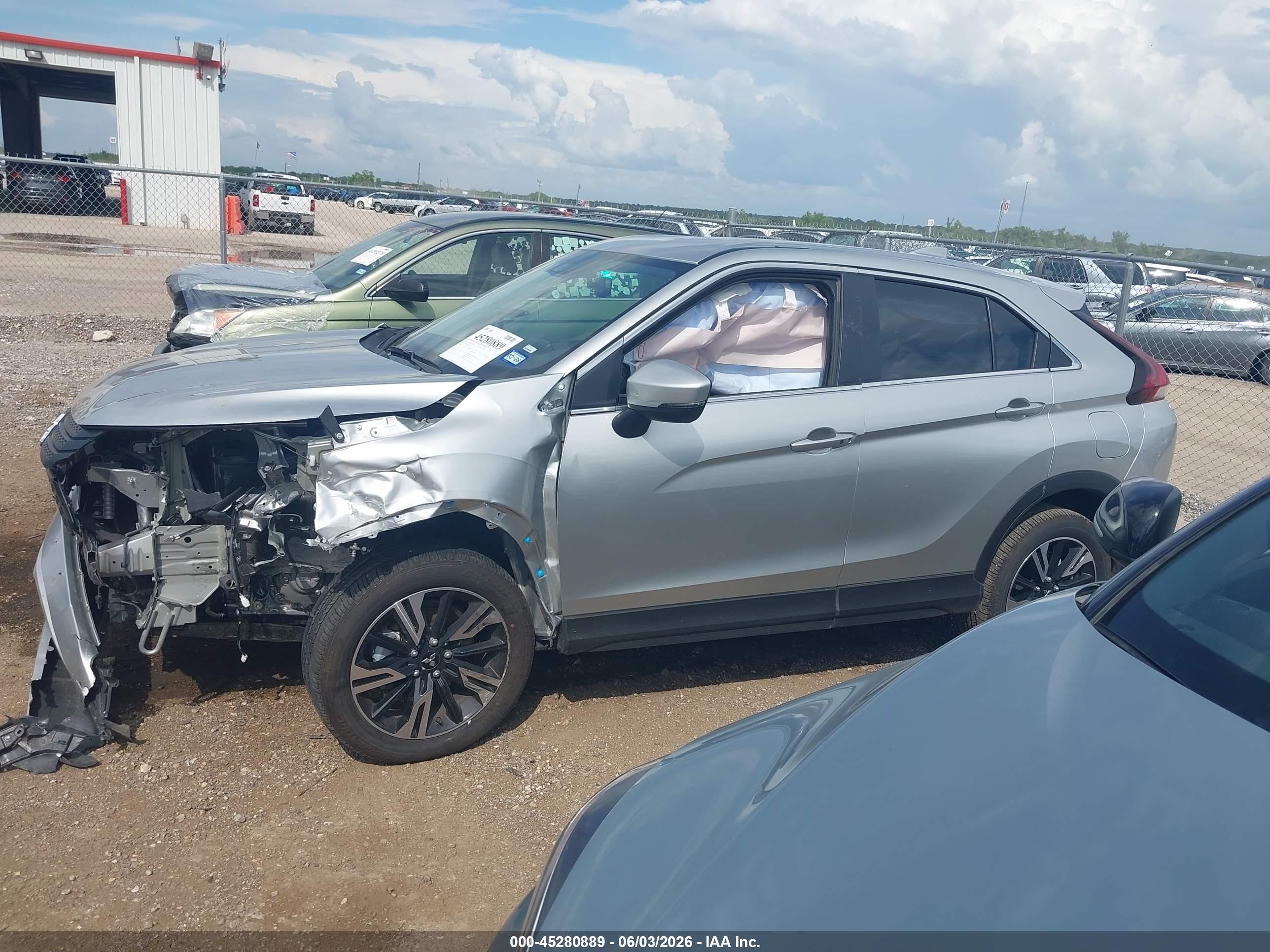 2026 Mitsubishi Eclipse Cross Black Edition S-awc/se S-awc/sel S-awc Silver vin: JA4ATWAA0TZ027201