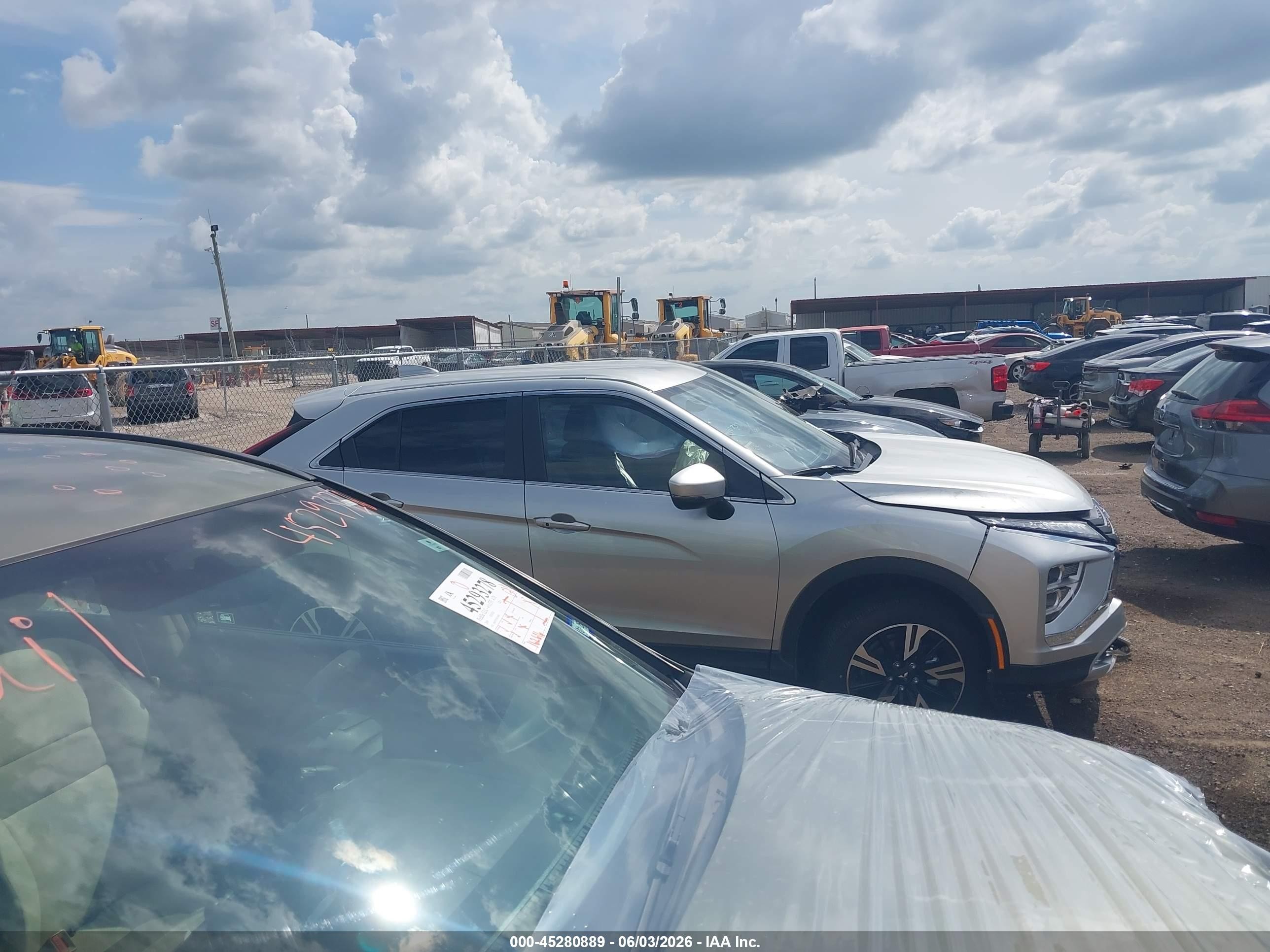 2026 Mitsubishi Eclipse Cross Black Edition S-awc/se S-awc/sel S-awc Silver vin: JA4ATWAA0TZ027201
