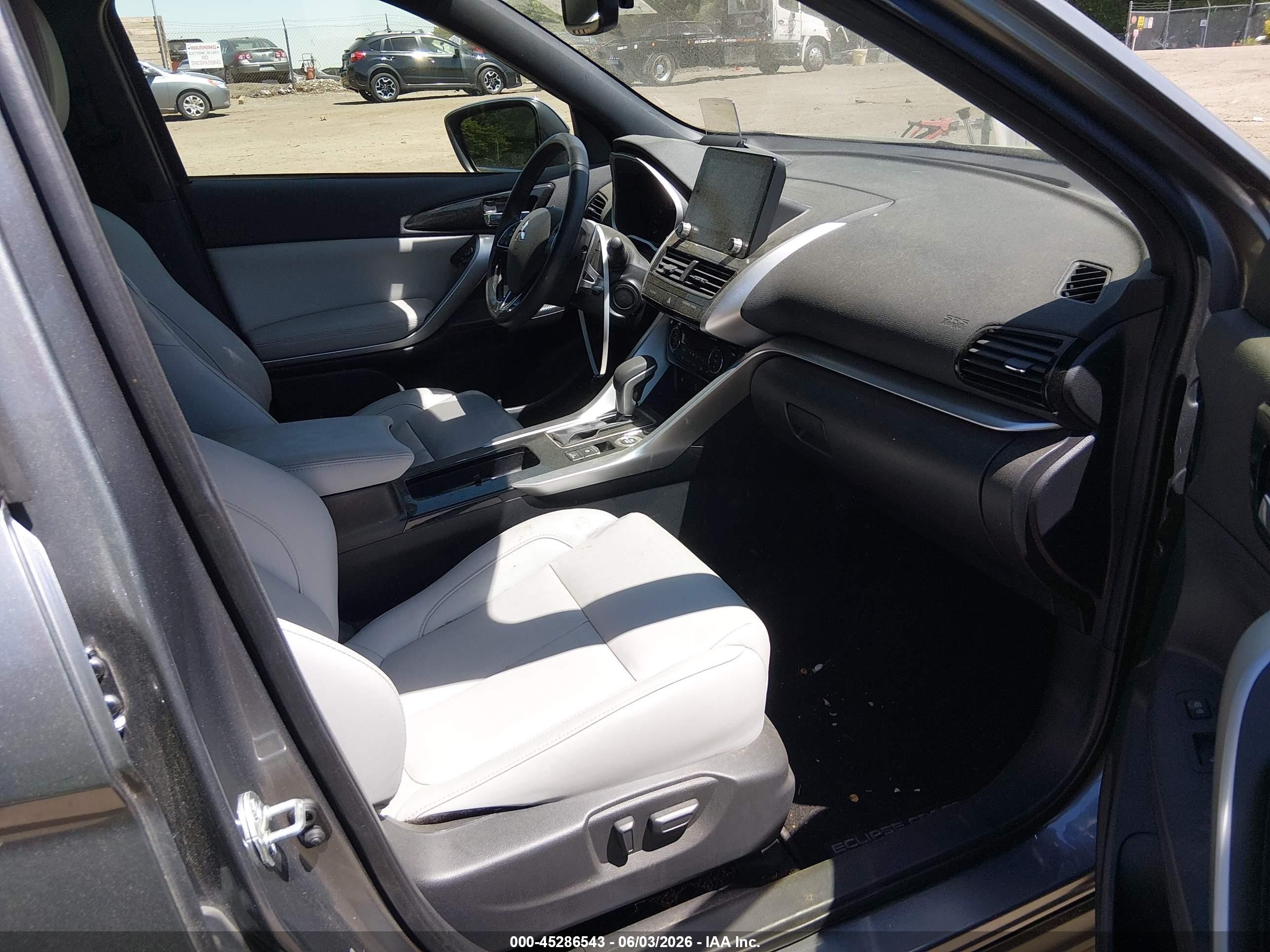 2022 Mitsubishi Eclipse Cross Se S-awc/se Special Edition S-awc/sel S-awc/sel Special Edition S-awc Silver vin: JA4ATWAA3NZ051544