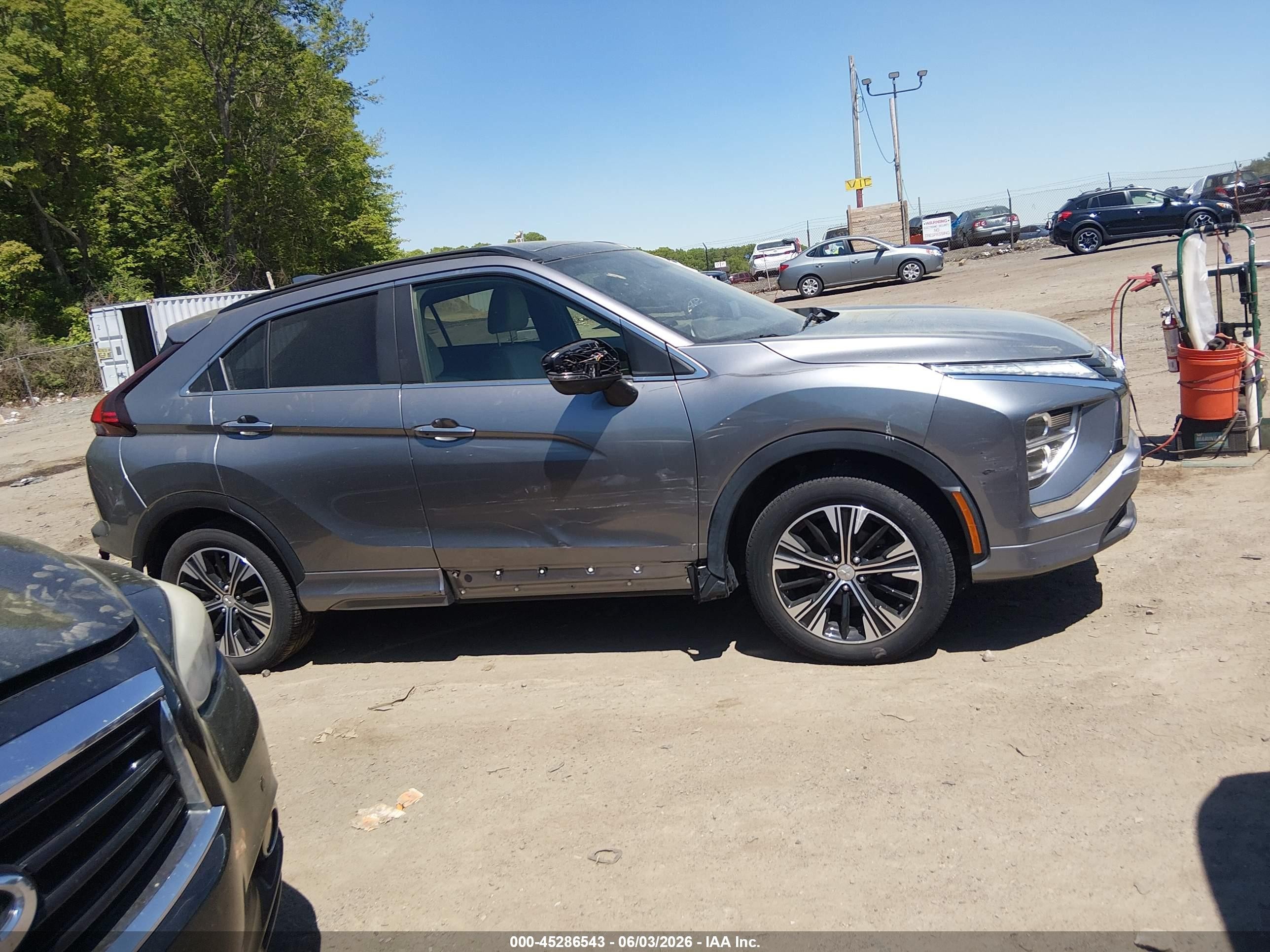 2022 Mitsubishi Eclipse Cross Se S-awc/se Special Edition S-awc/sel S-awc/sel Special Edition S-awc Silver vin: JA4ATWAA3NZ051544
