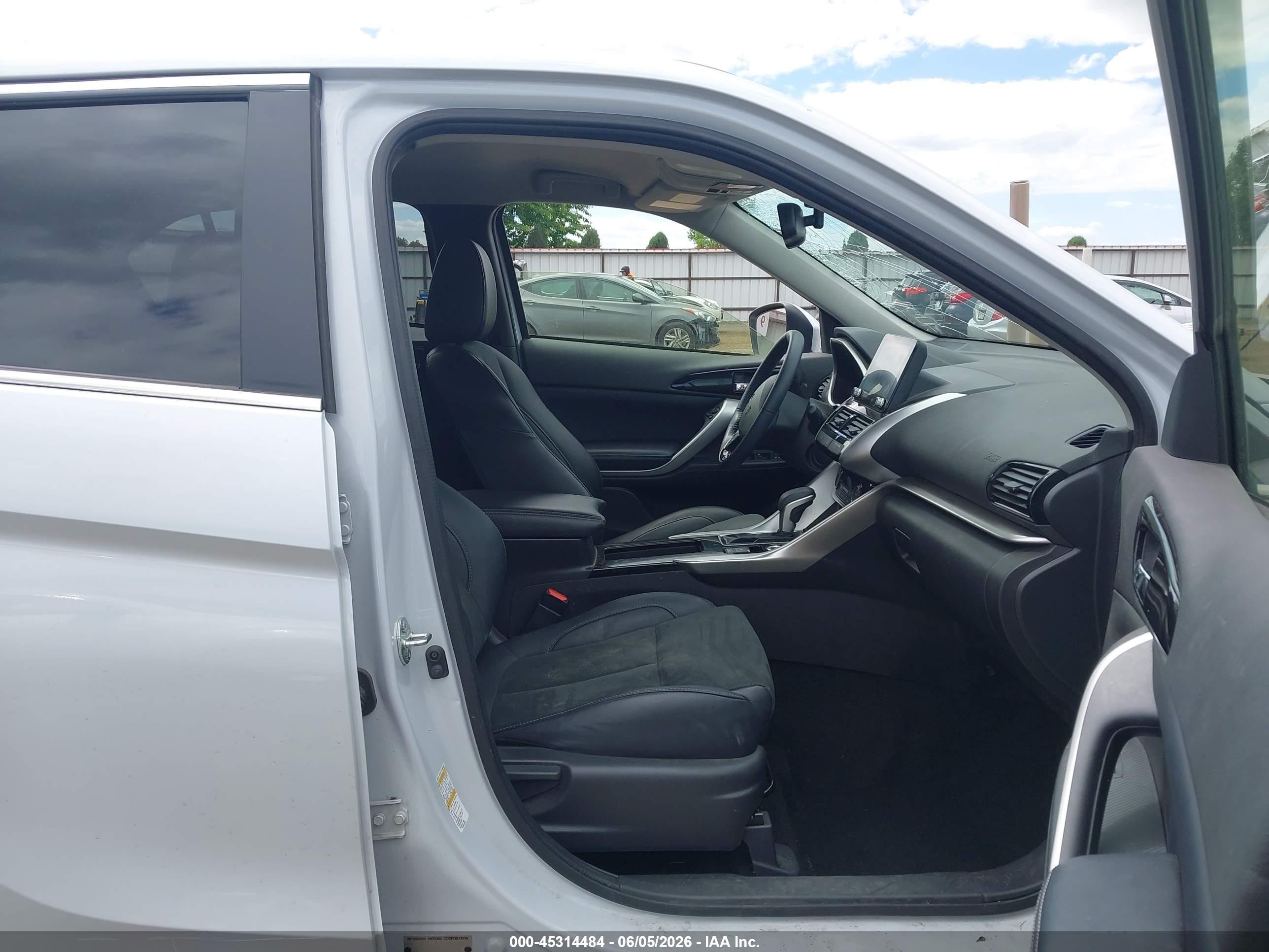 2025 Mitsubishi Eclipse Cross Black Edition S-awc/se S-awc/sel S-awc White vin: JA4ATWAA4SZ044727