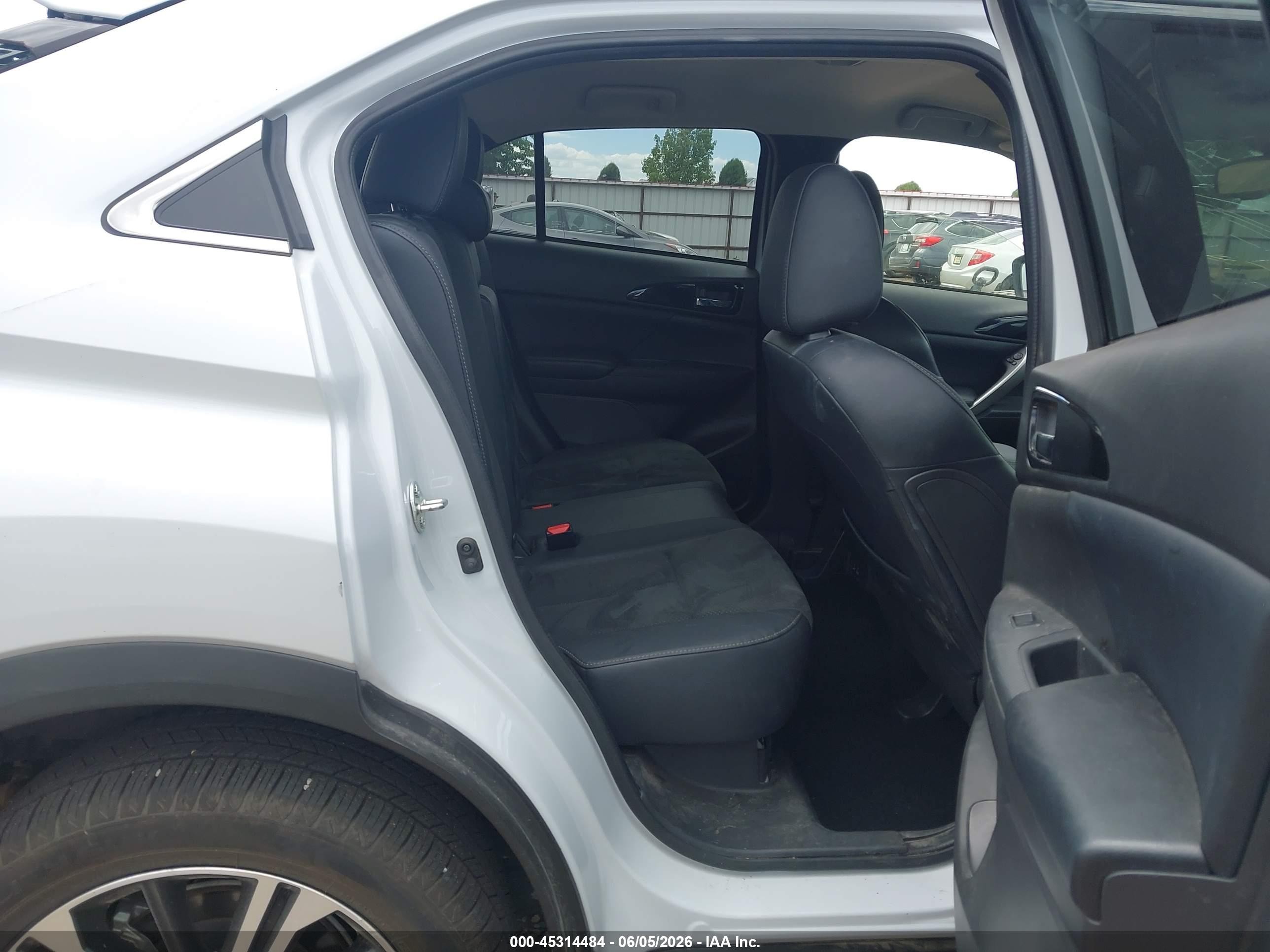 2025 Mitsubishi Eclipse Cross Black Edition S-awc/se S-awc/sel S-awc White vin: JA4ATWAA4SZ044727