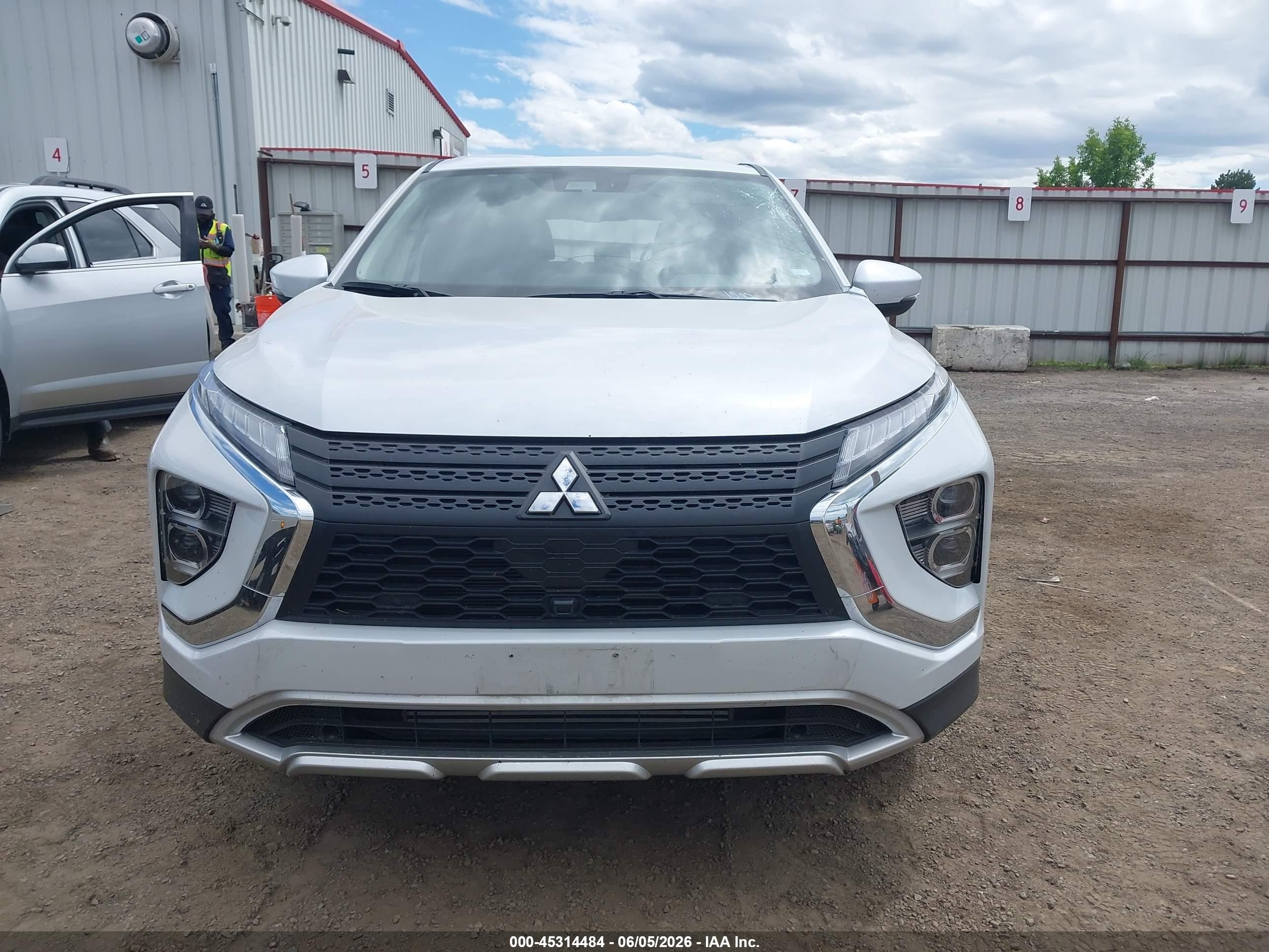 2025 Mitsubishi Eclipse Cross Black Edition S-awc/se S-awc/sel S-awc White vin: JA4ATWAA4SZ044727