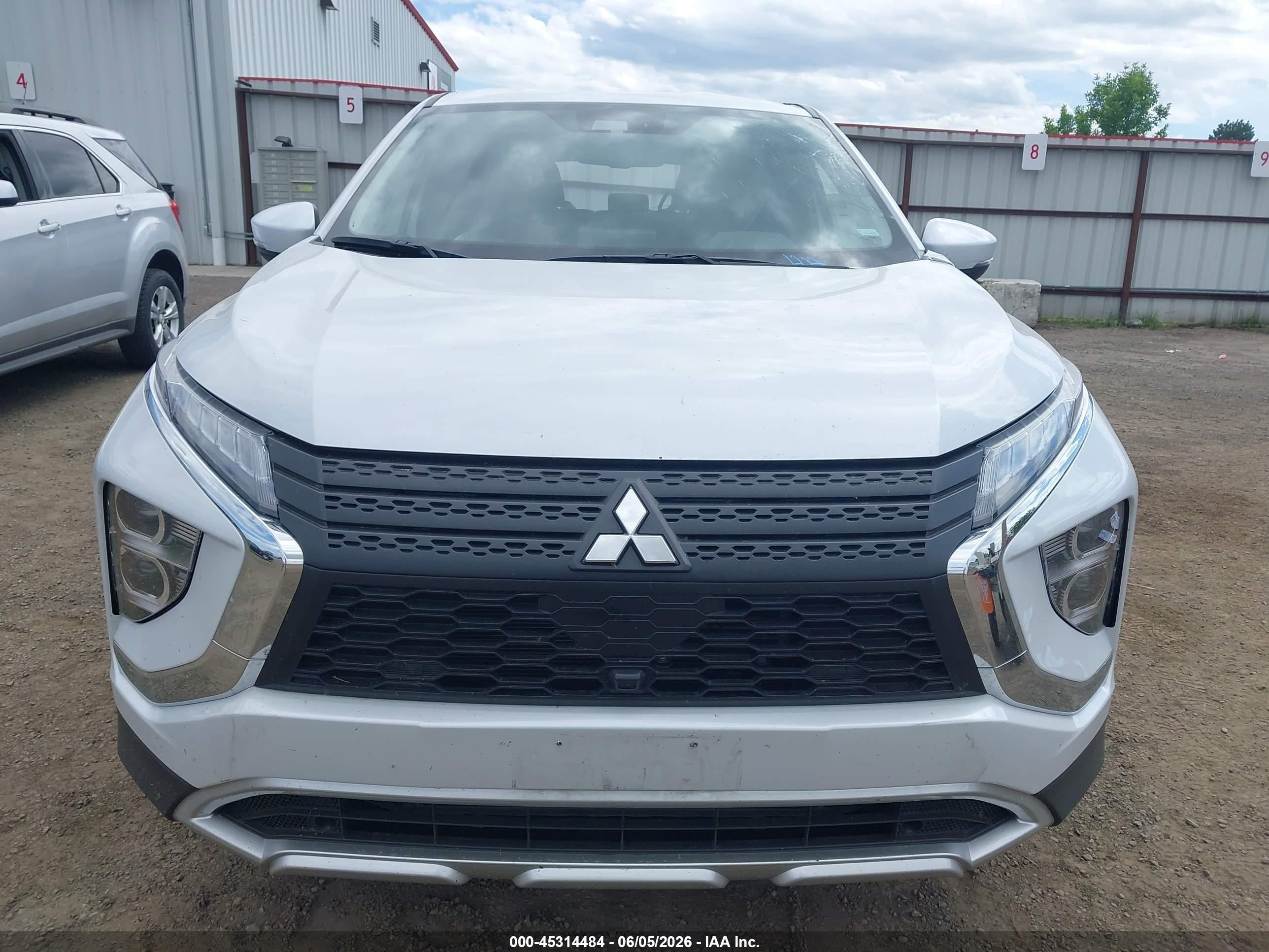2025 Mitsubishi Eclipse Cross Black Edition S-awc/se S-awc/sel S-awc White vin: JA4ATWAA4SZ044727