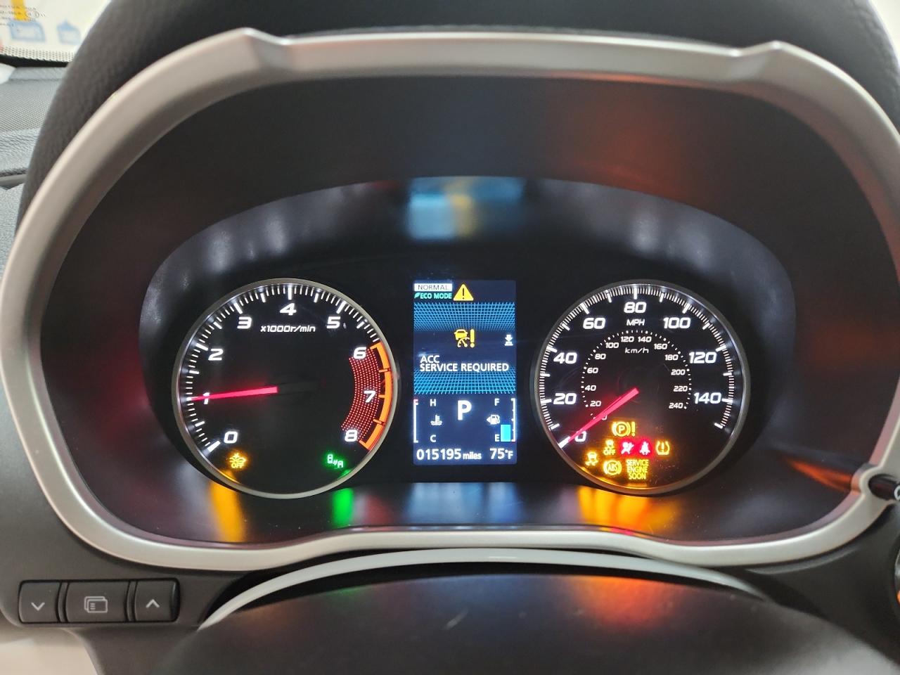 2026 Mitsubishi Eclipse Cross Se Серебряный vin: JA4ATWAAXTZ003682 Damage: Warning - Tire Pressure, On, Unacceptable