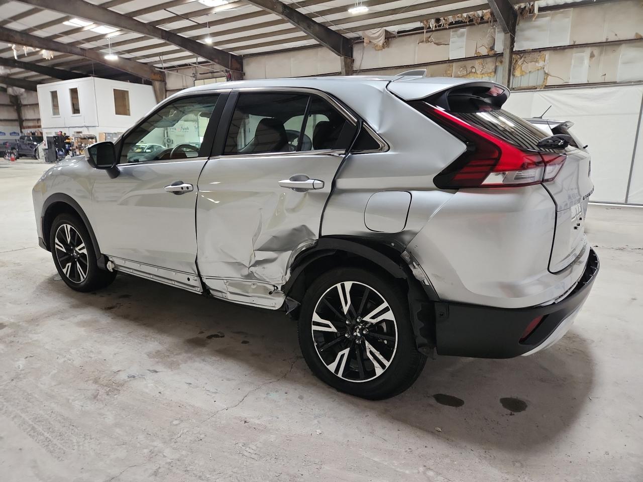 2026 Mitsubishi Eclipse Cross Se Серебряный vin: JA4ATWAAXTZ003682 Damage: Left Rear Door, Severe Damage, Replacement Required