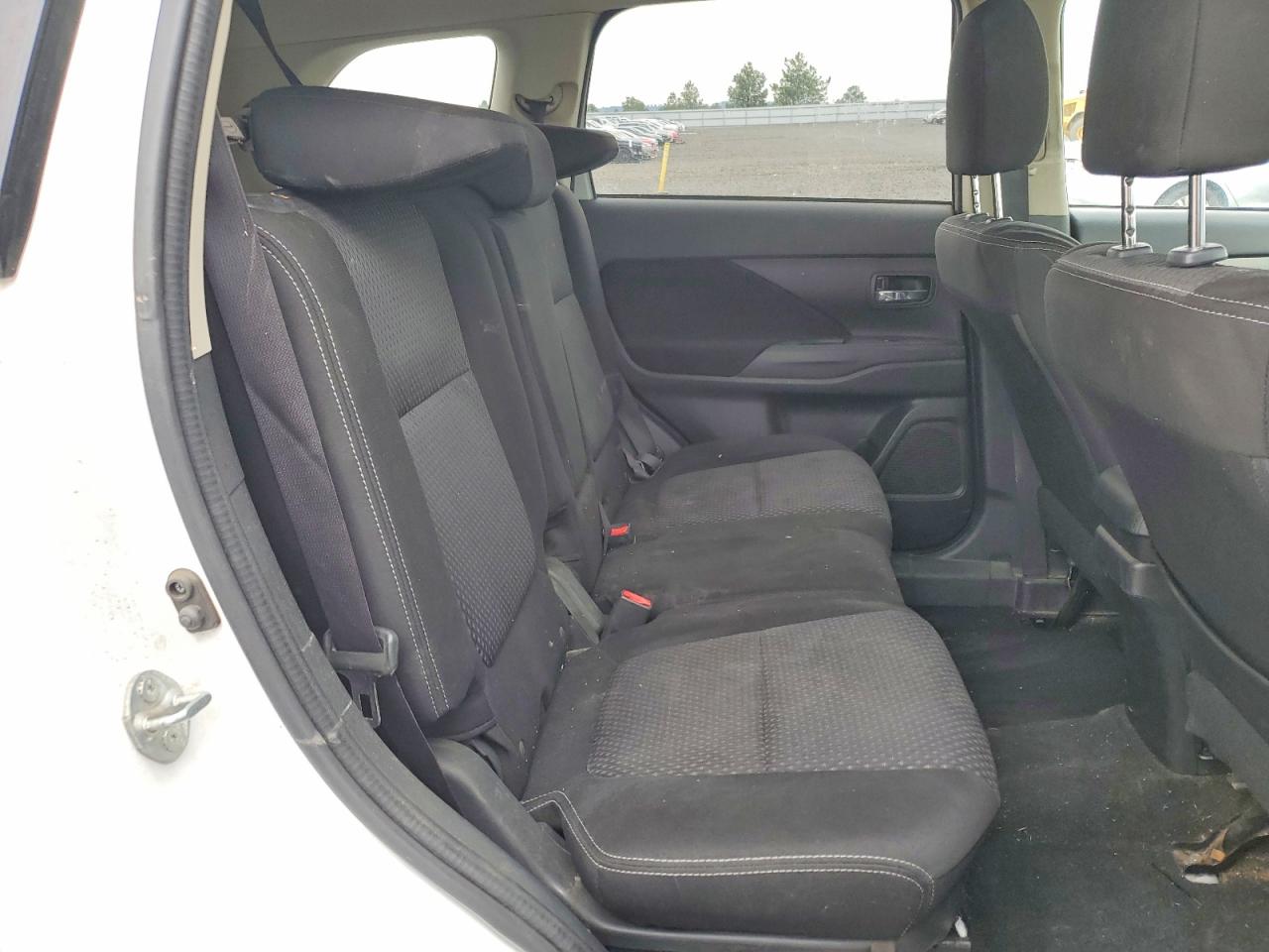 2017 Mitsubishi Outlander Es White vin: JA4AZ2A30HZ017560