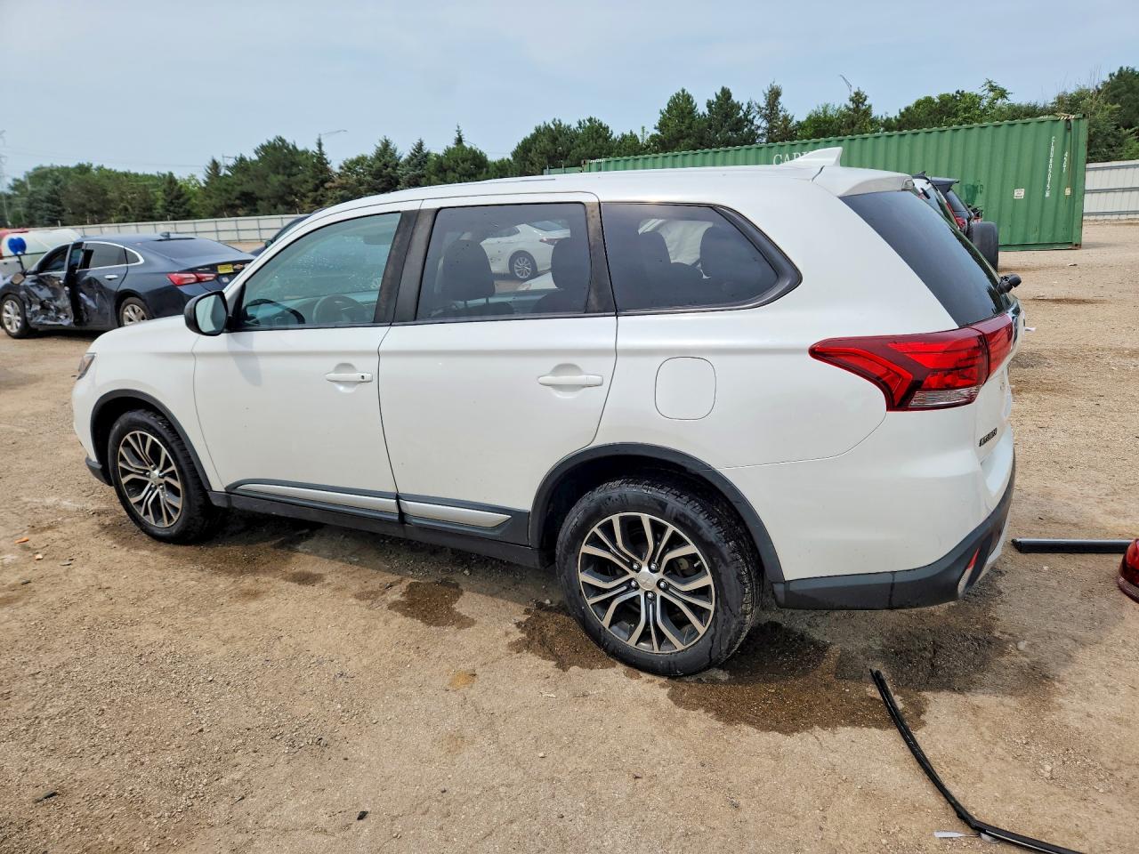 2017 Mitsubishi Outlander Es White vin: JA4AZ2A31HZ045089