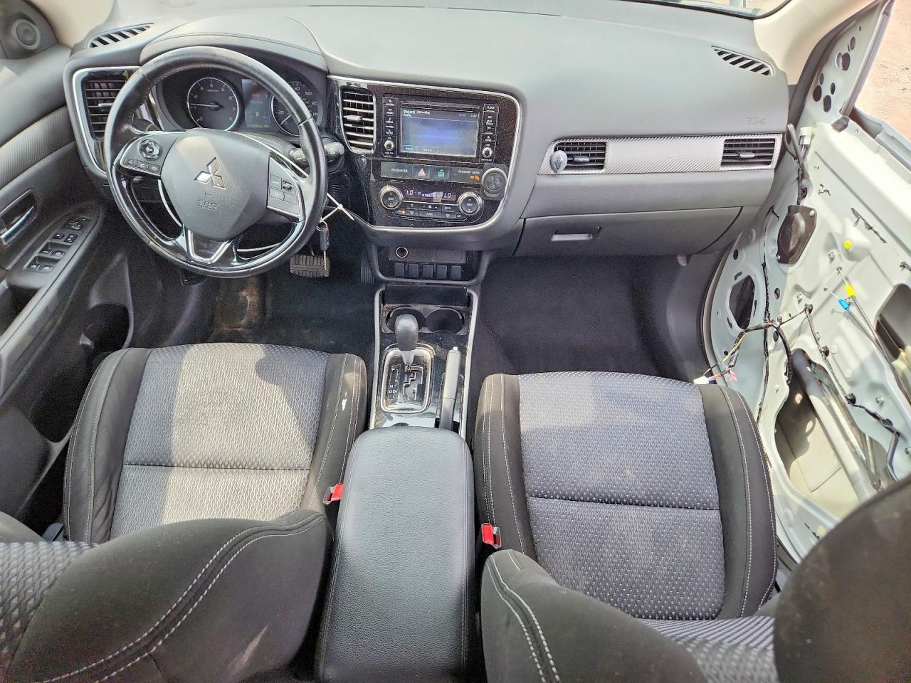 2017 Mitsubishi Outlander Es White vin: JA4AZ2A31HZ045089