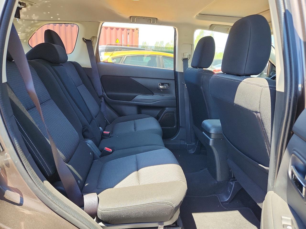 2016 Mitsubishi Outlander Es Коричневый vin: JA4AZ2A32GZ603725