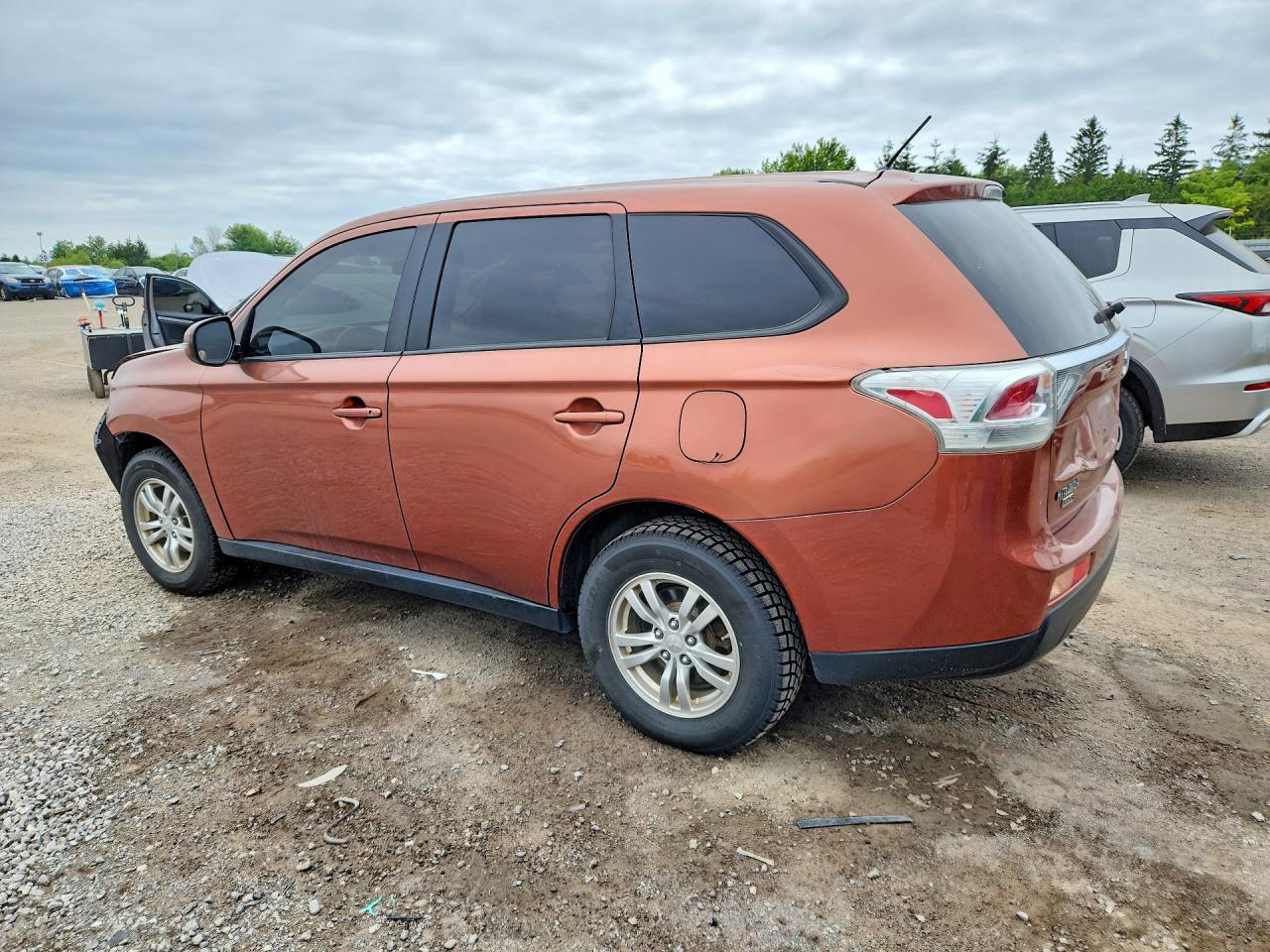 2014 Mitsubishi Outlander Es Orange vin: JA4AZ2A34EZ601892