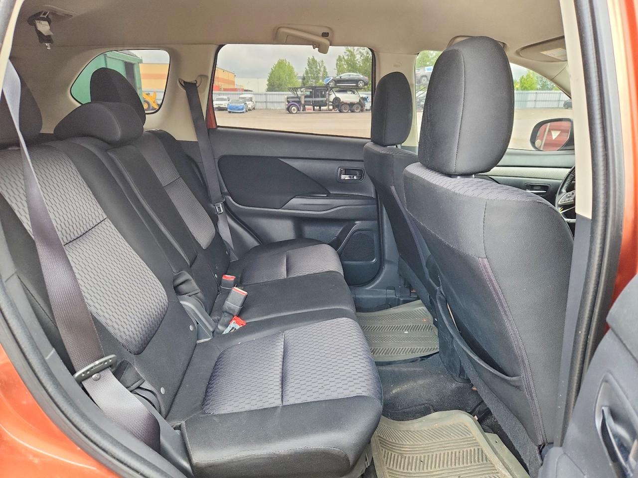 2014 Mitsubishi Outlander Es Orange vin: JA4AZ2A34EZ601892