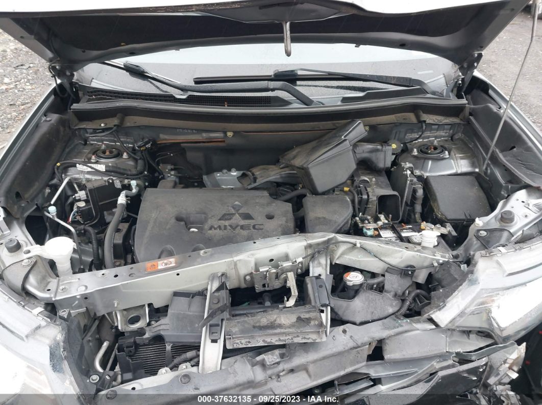 2017 Mitsubishi Outlander Es Silver vin: JA4AZ2A3XHZ052154