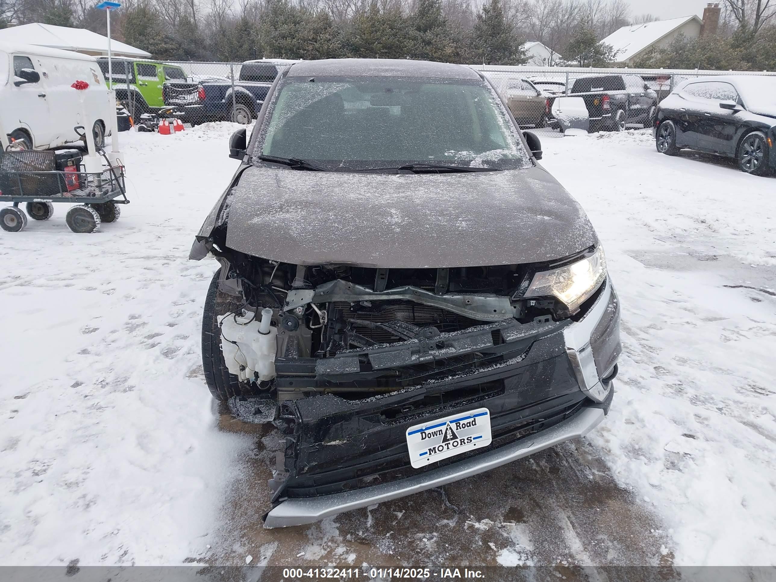 2017 Mitsubishi Outlander Es Brown vin: JA4AZ2A3XHZ055894