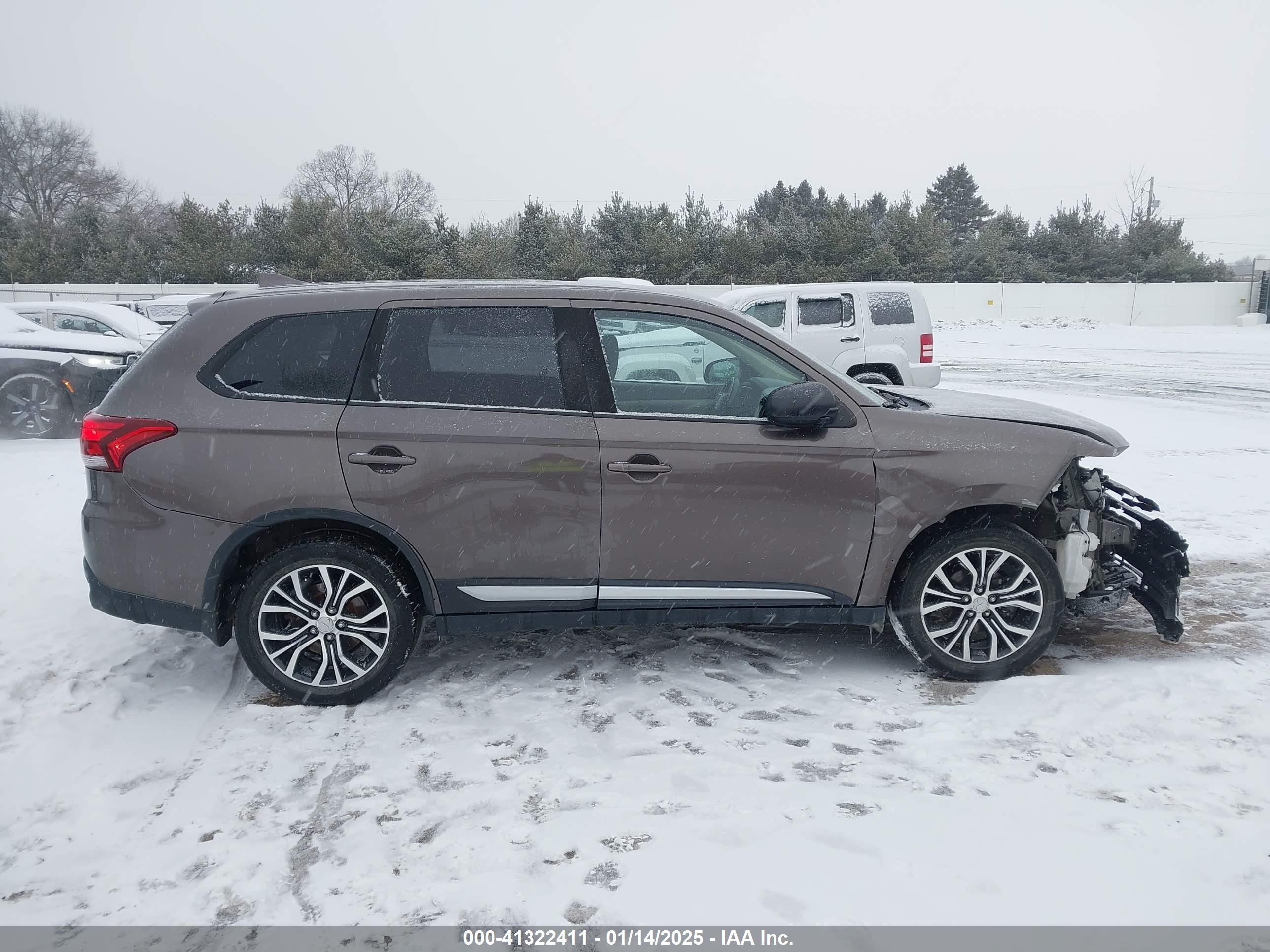 2017 Mitsubishi Outlander Es Brown vin: JA4AZ2A3XHZ055894