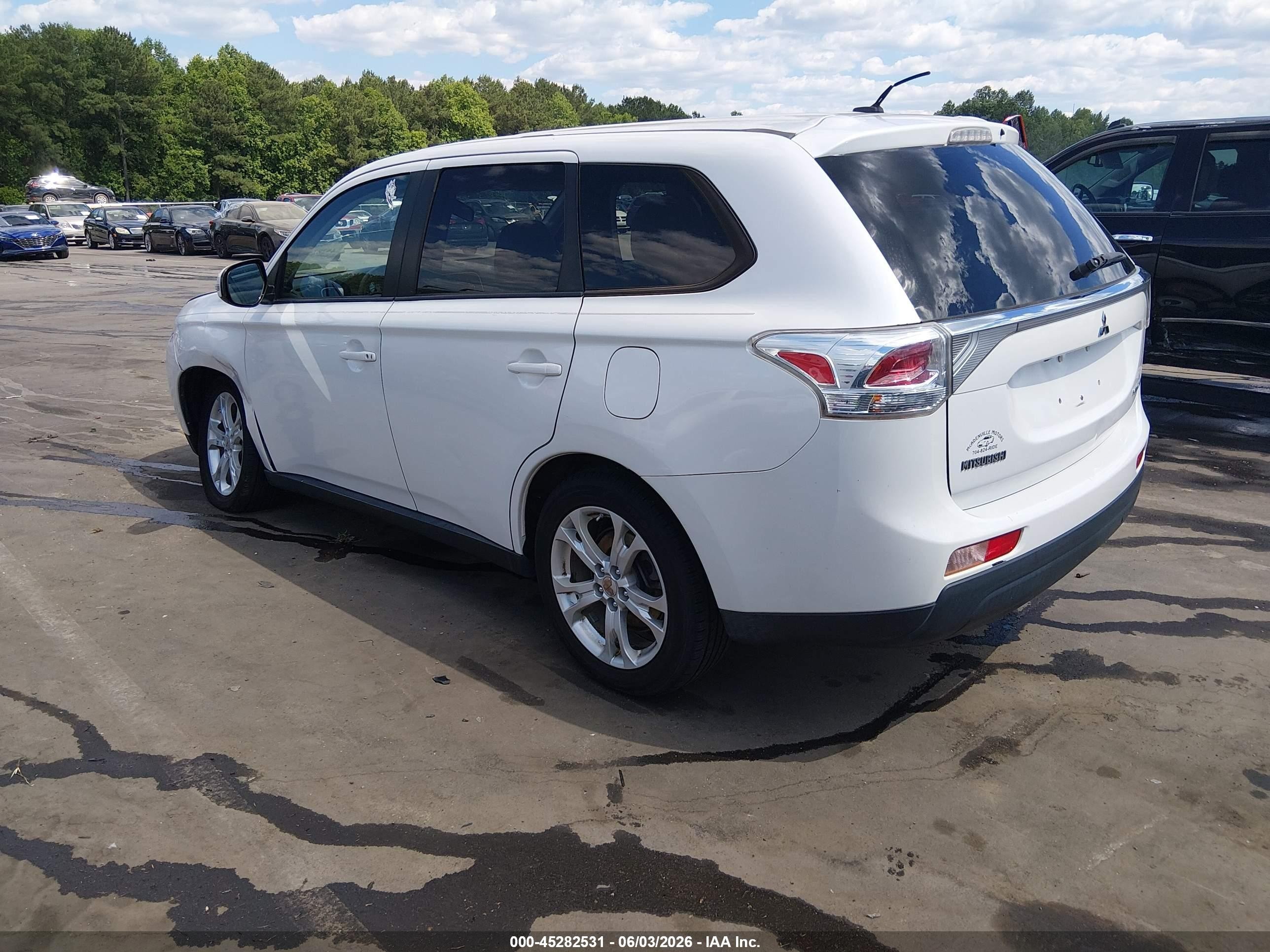 2014 Mitsubishi Outlander Se White vin: JA4AZ3A31EZ003751
