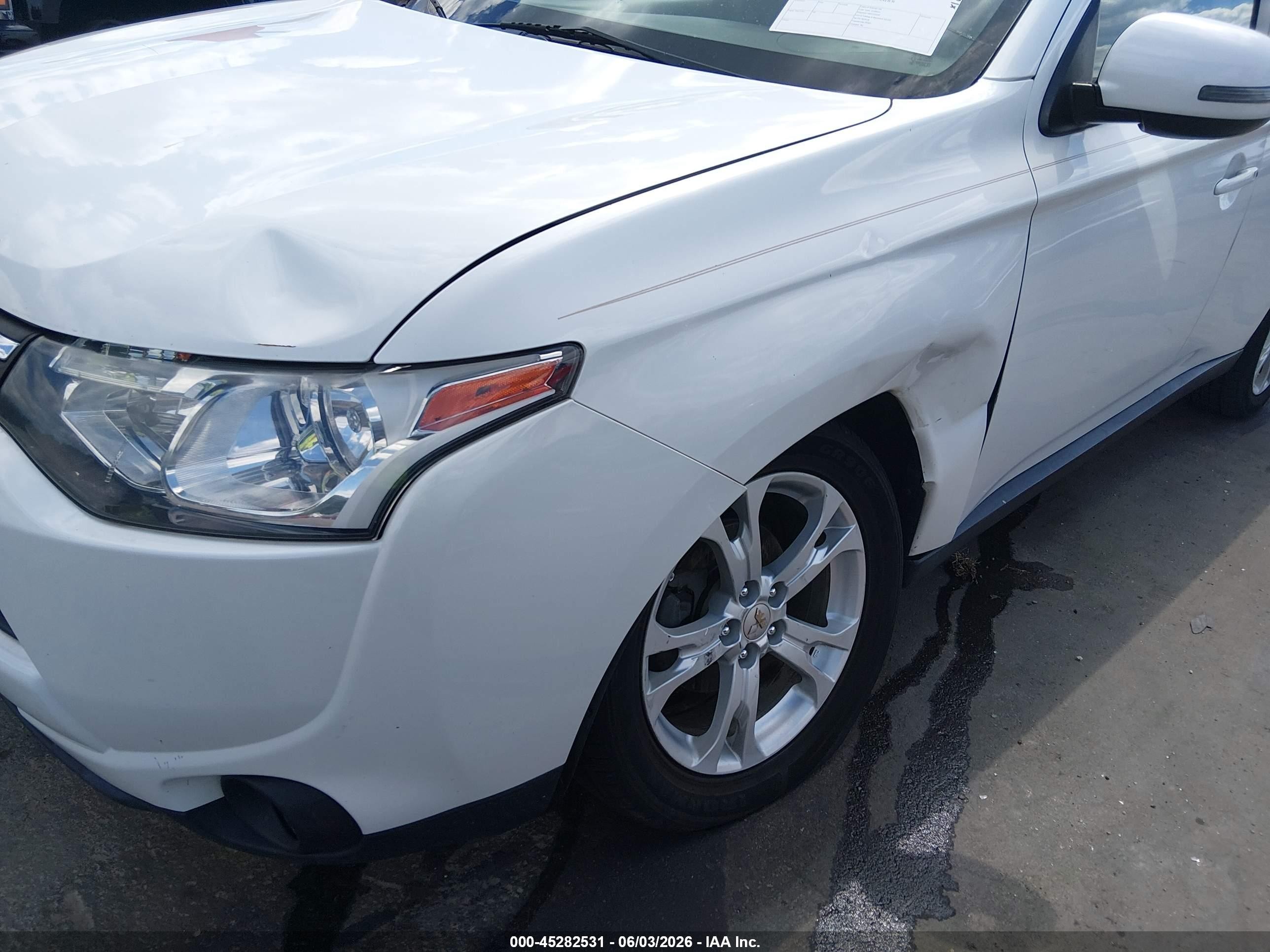 2014 Mitsubishi Outlander Se White vin: JA4AZ3A31EZ003751