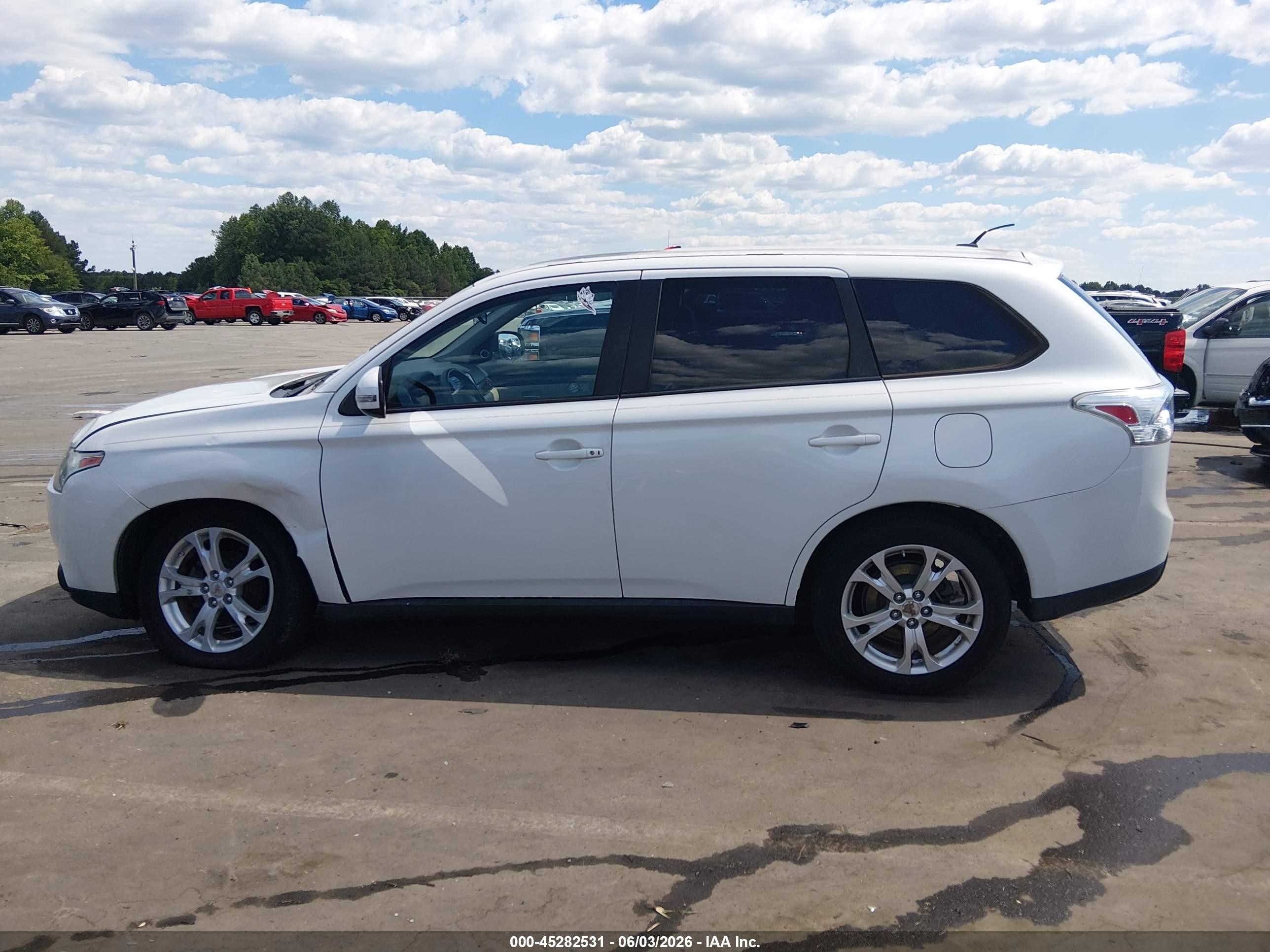 2014 Mitsubishi Outlander Se White vin: JA4AZ3A31EZ003751