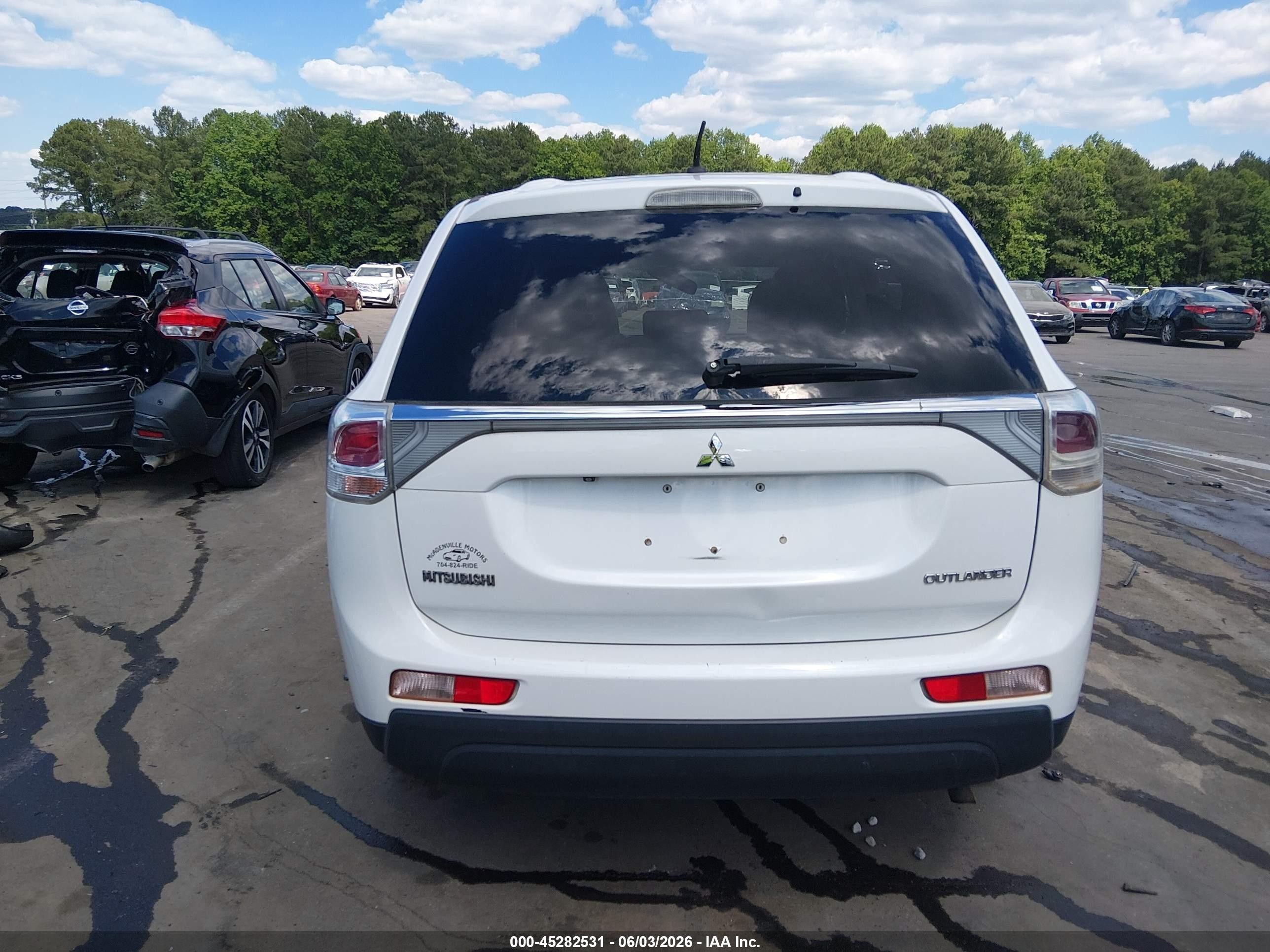 2014 Mitsubishi Outlander Se White vin: JA4AZ3A31EZ003751