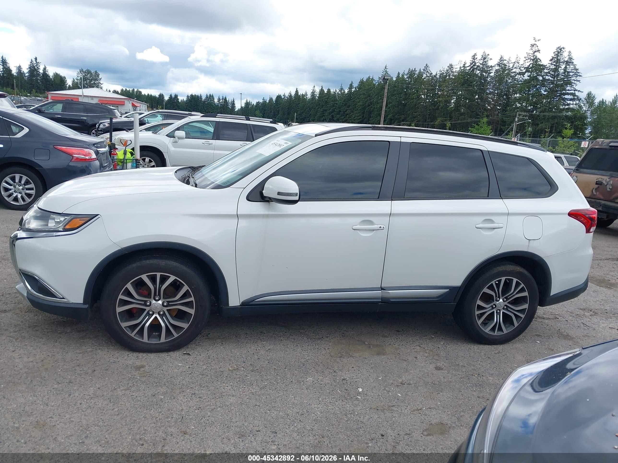2016 Mitsubishi Outlander Es/se/sel Белый vin: JA4AZ3A31GZ013876
