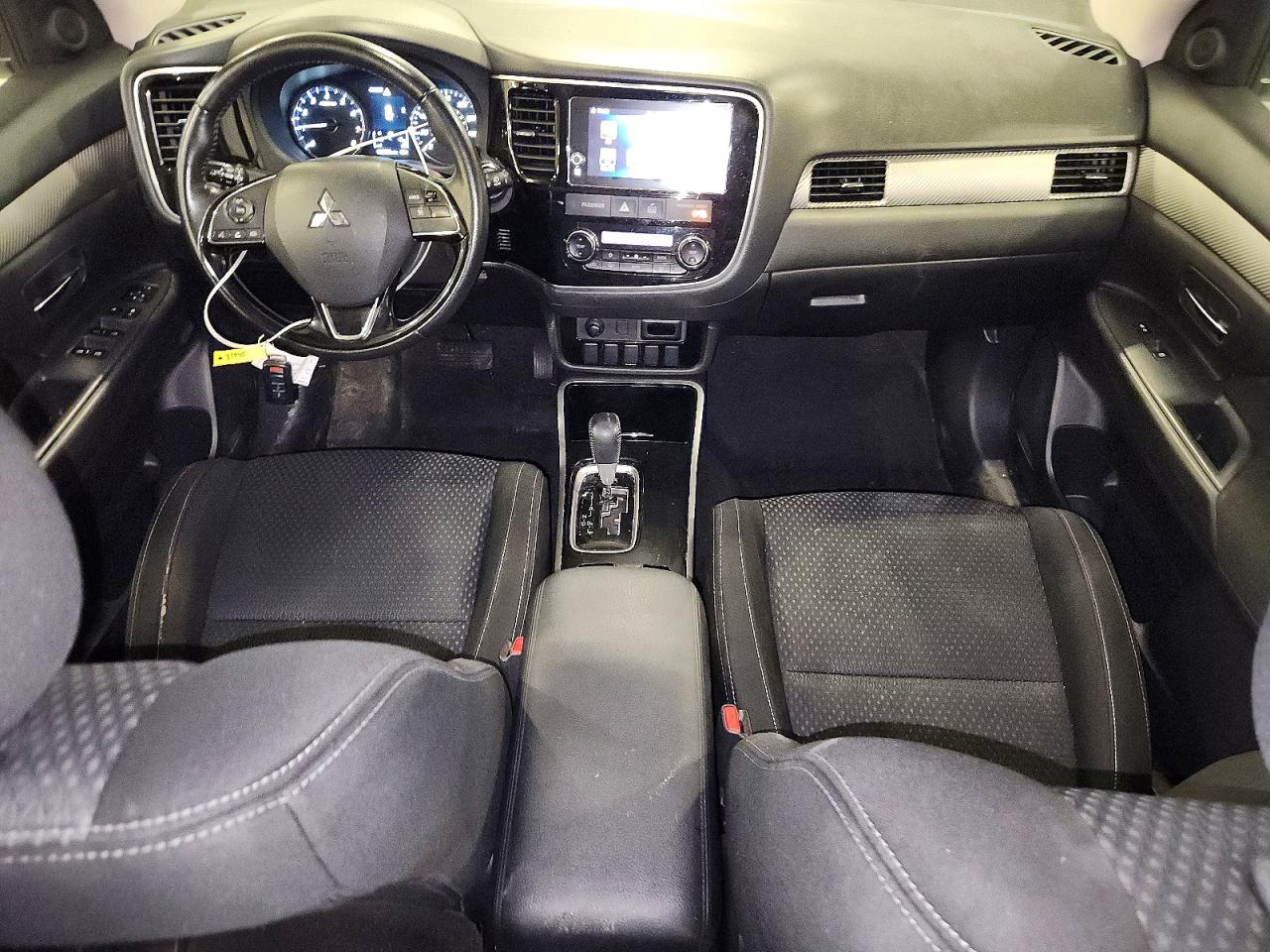 2018 Mitsubishi Outlander Se White vin: JA4AZ3A32JZ064388