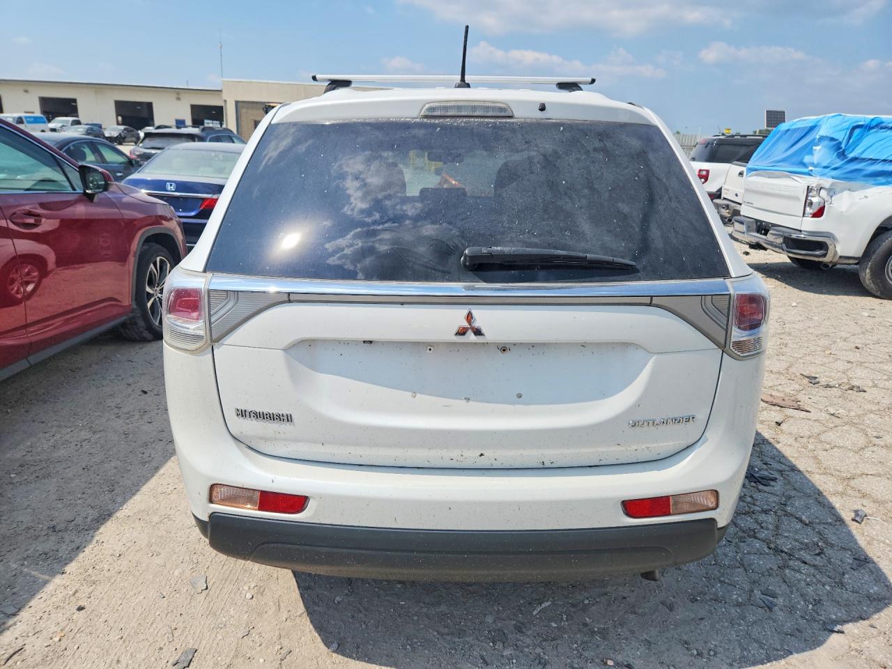 2014 Mitsubishi Outlander Se White vin: JA4AZ3A33EZ002102