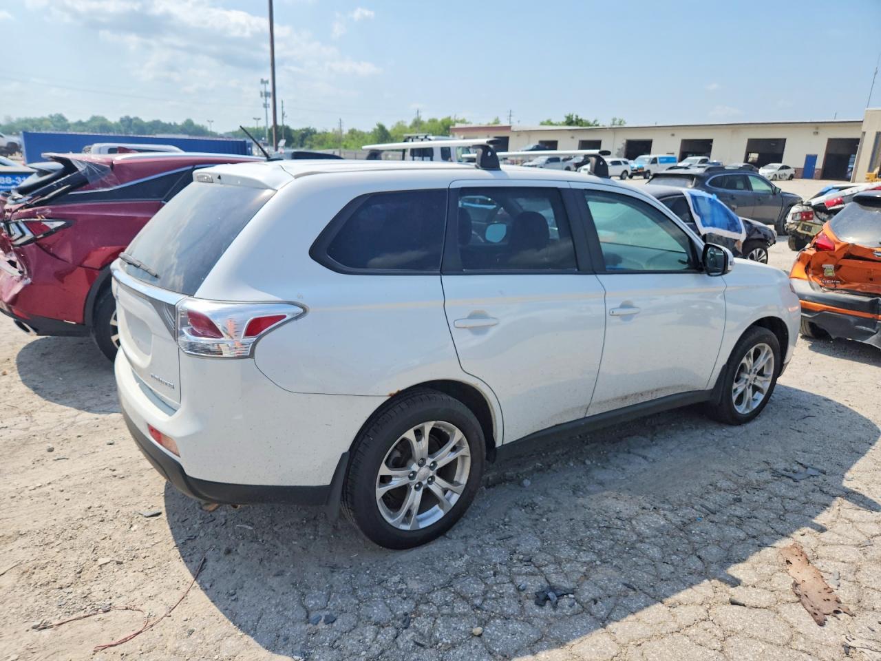 2014 Mitsubishi Outlander Se White vin: JA4AZ3A33EZ002102