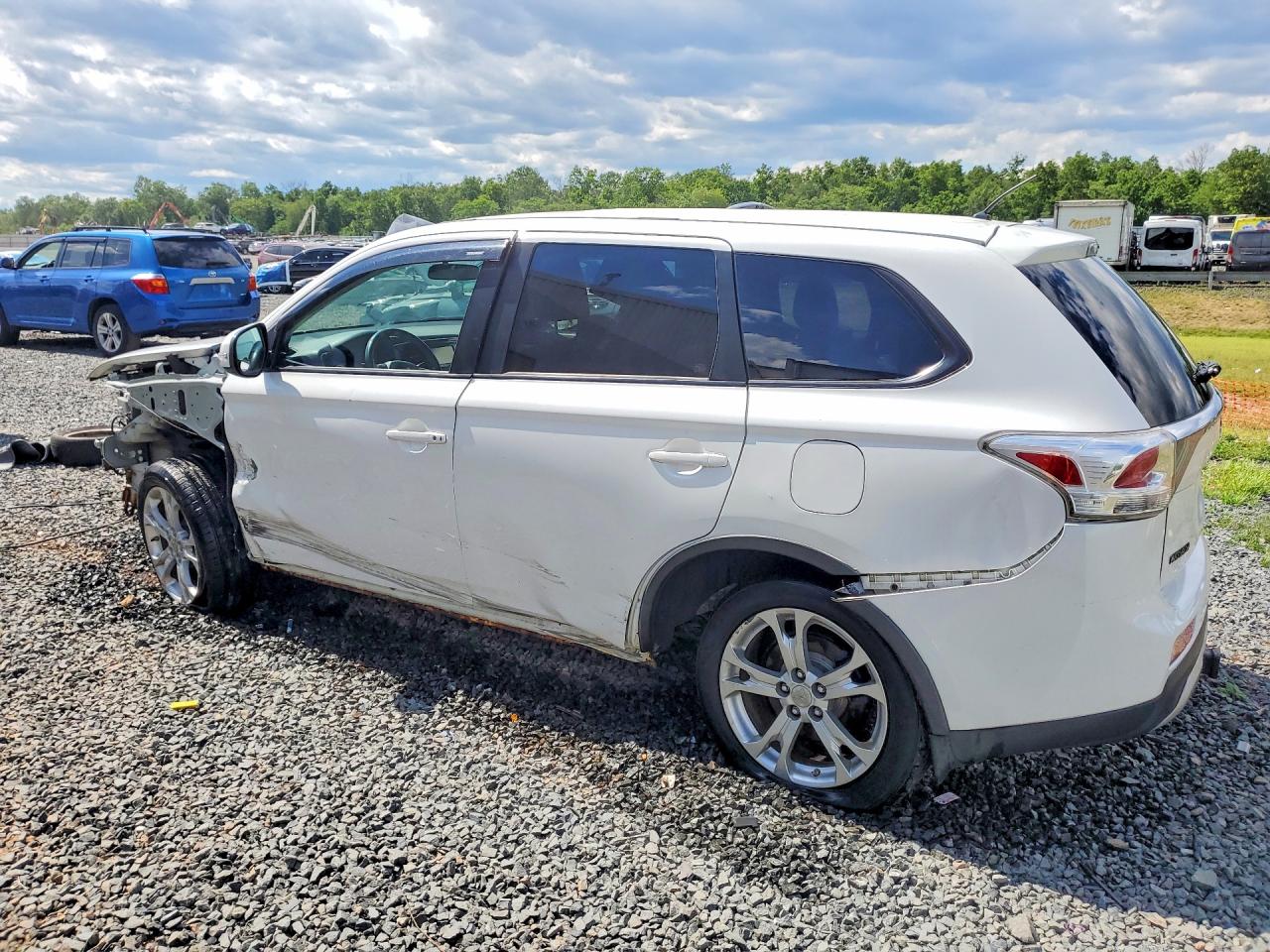 2015 Mitsubishi Outlander Se White vin: JA4AZ3A33FZ005857