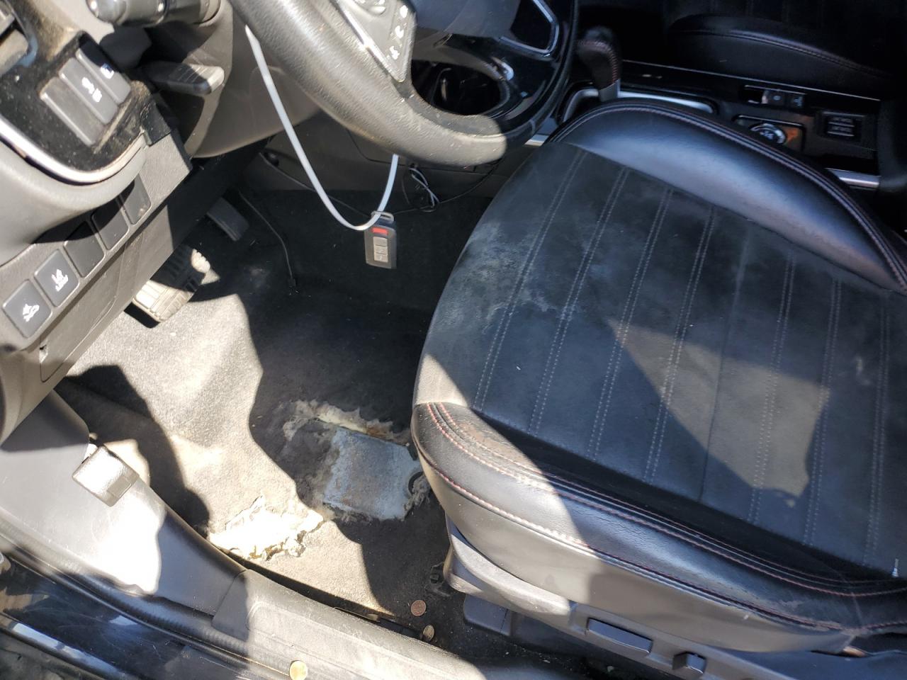 2020 Mitsubishi Outlander Se Black vin: JA4AZ3A33LZ028521 Damage: Left Front Carpet, Torn, > 12 Inches