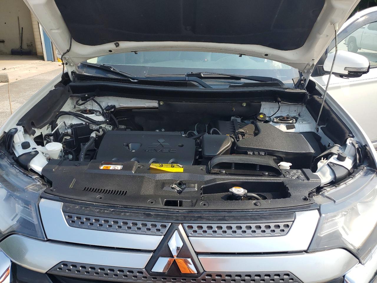 2019 Mitsubishi Outlander Se White vin: JA4AZ3A34KZ011340