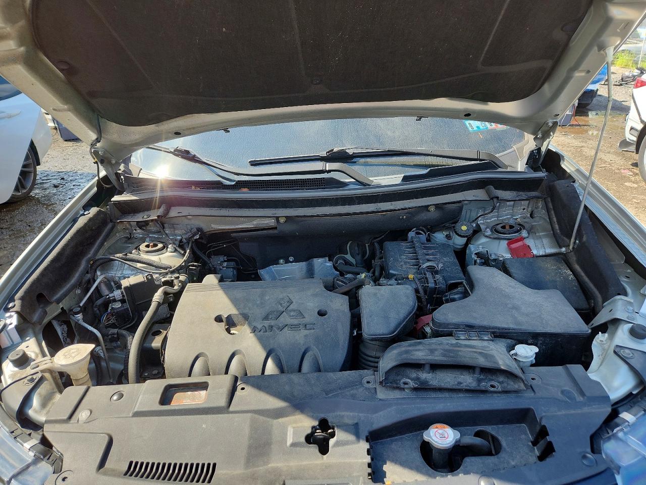 2020 Mitsubishi Outlander Se Silver vin: JA4AZ3A34LZ015566