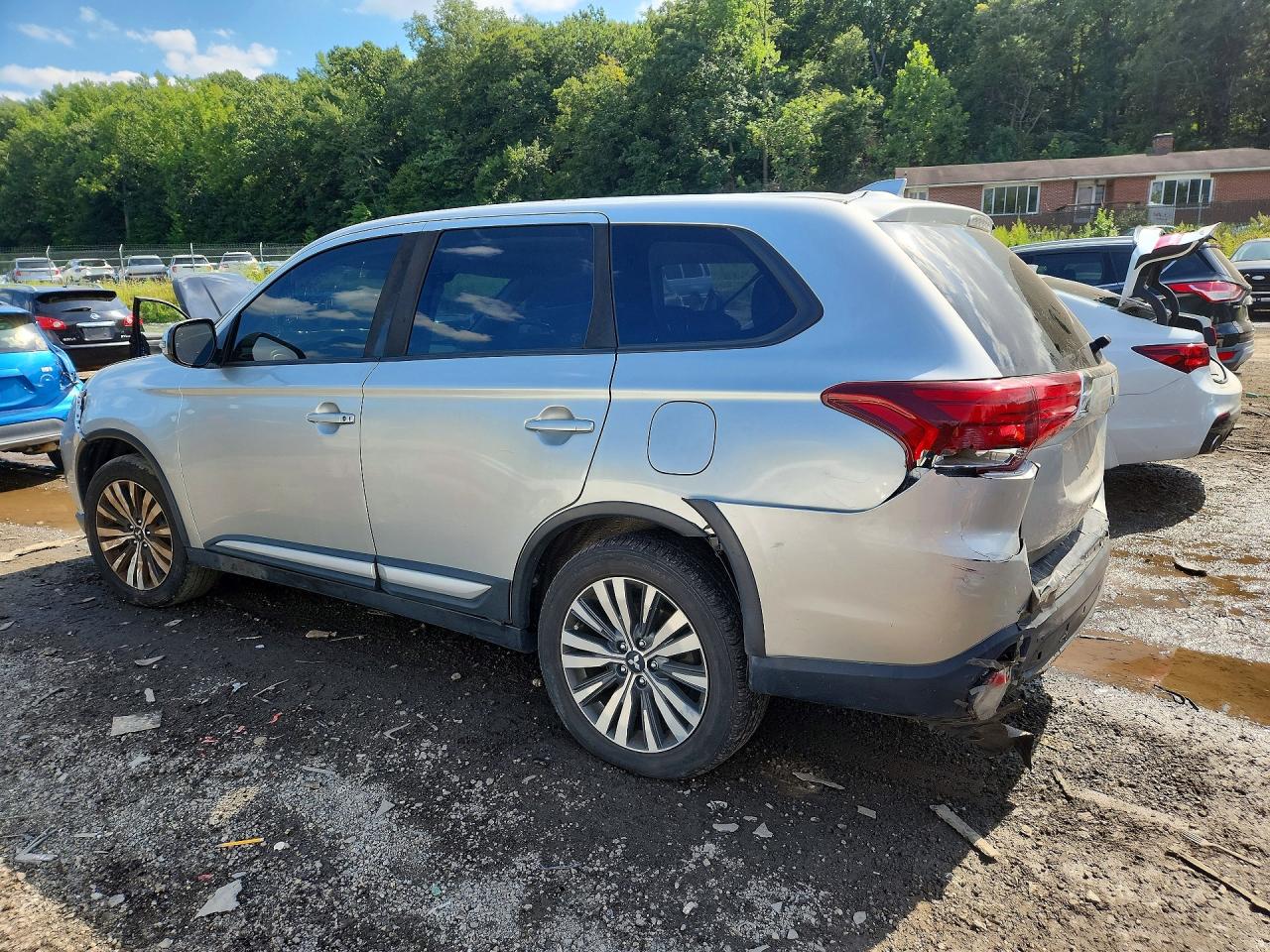 2020 Mitsubishi Outlander Se Silver vin: JA4AZ3A34LZ015566