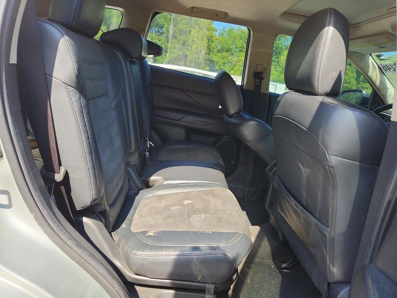 2020 Mitsubishi Outlander Se Silver vin: JA4AZ3A34LZ015566