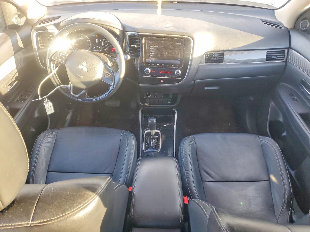 2020 Mitsubishi Outlander Silver vin: JA4AZ3A34LZ038121