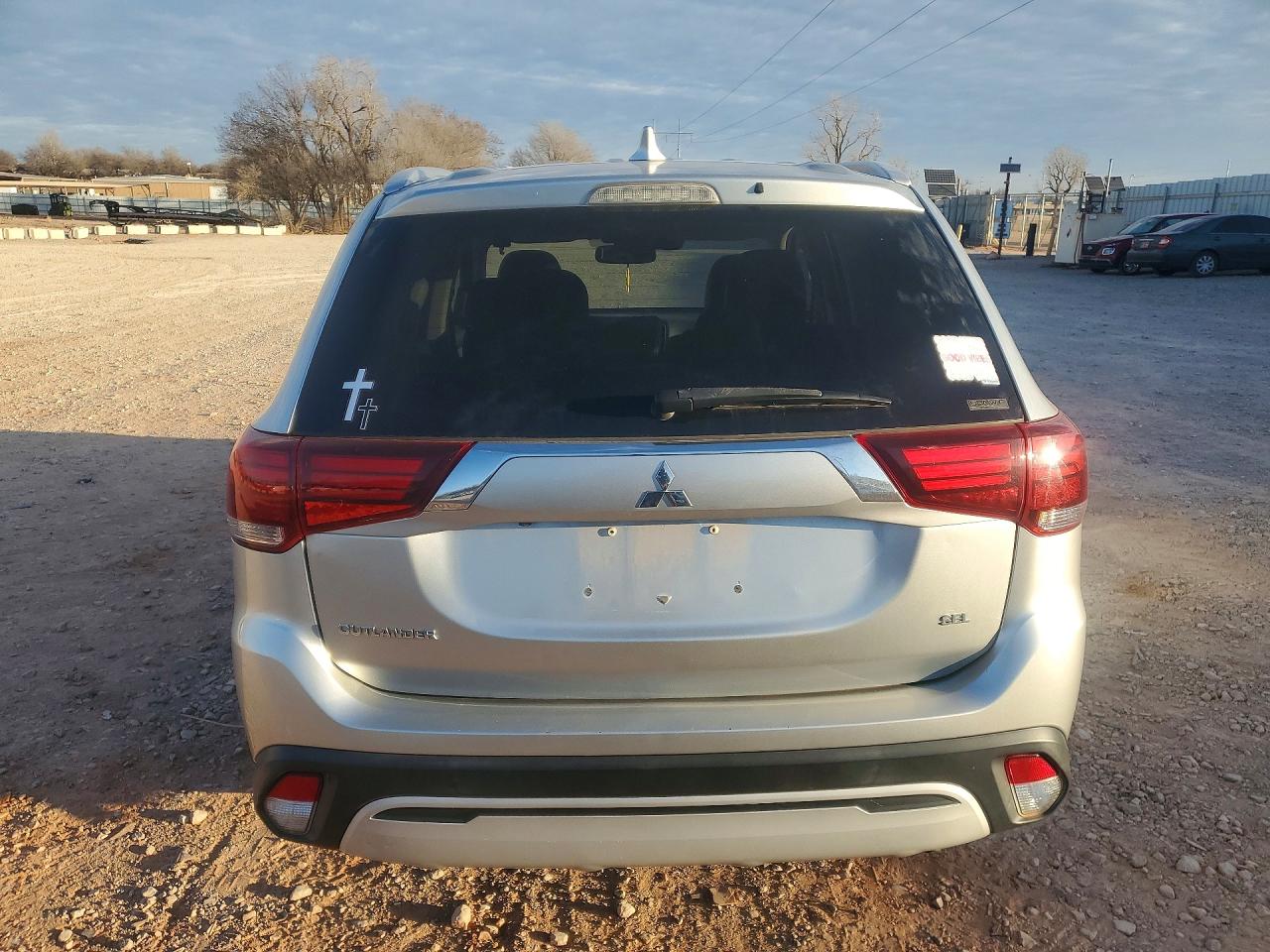 2020 Mitsubishi Outlander Silver vin: JA4AZ3A34LZ038121