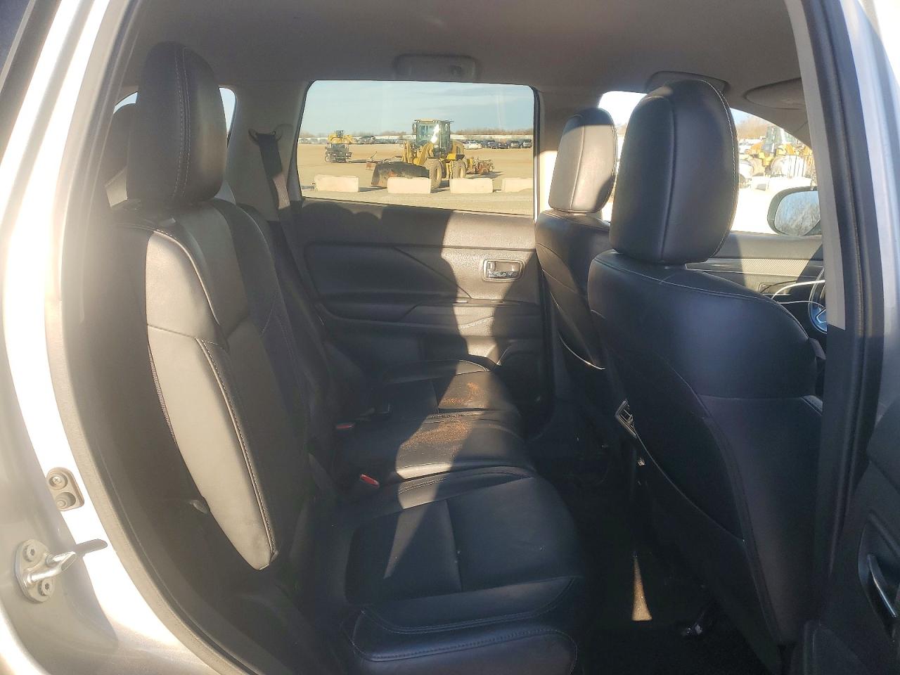 2020 Mitsubishi Outlander Silver vin: JA4AZ3A34LZ038121