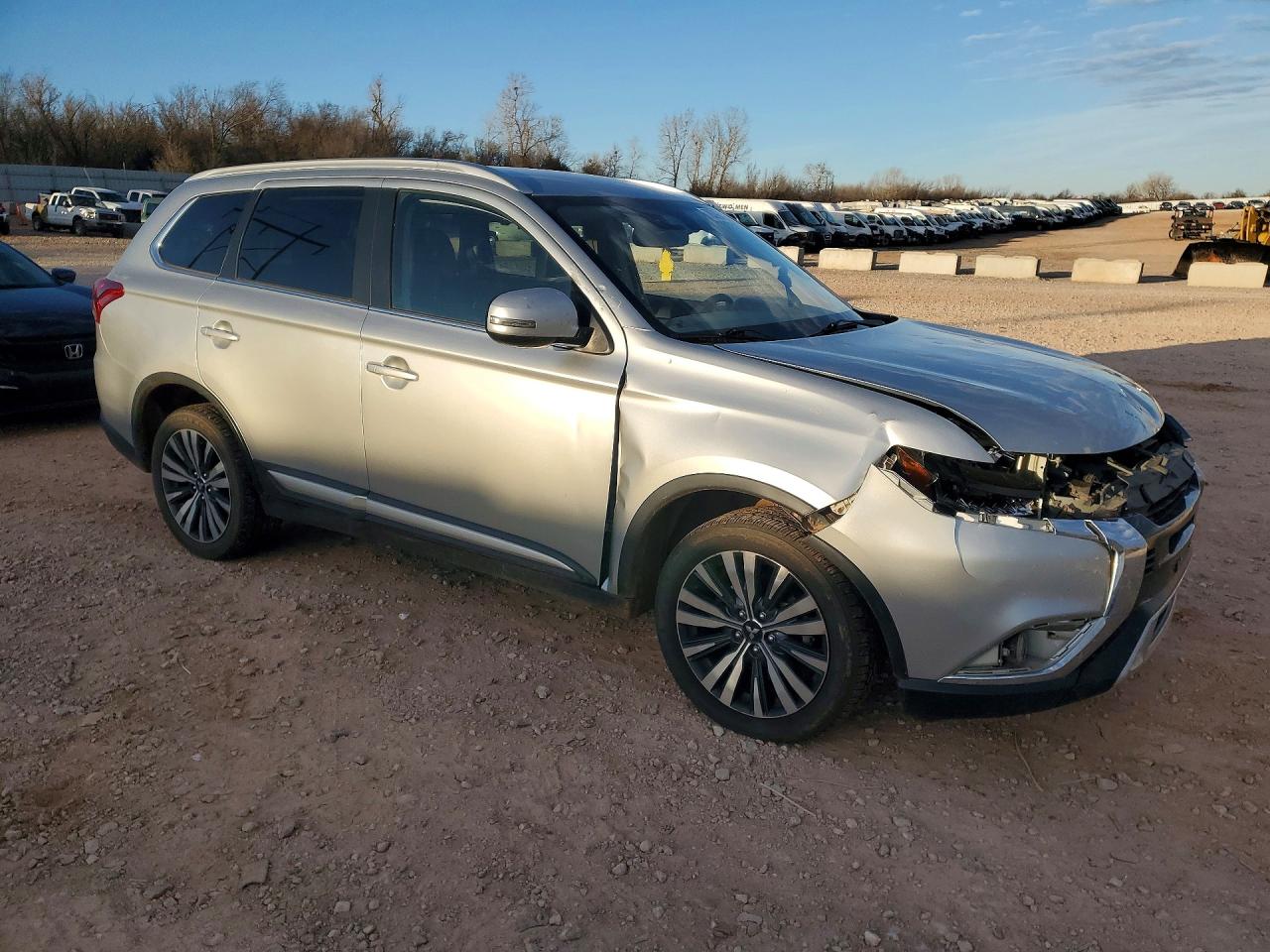 2020 Mitsubishi Outlander Silver vin: JA4AZ3A34LZ038121