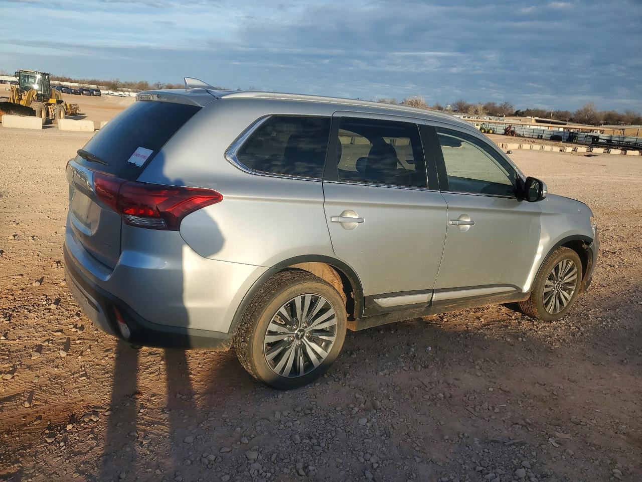 2020 Mitsubishi Outlander Silver vin: JA4AZ3A34LZ038121