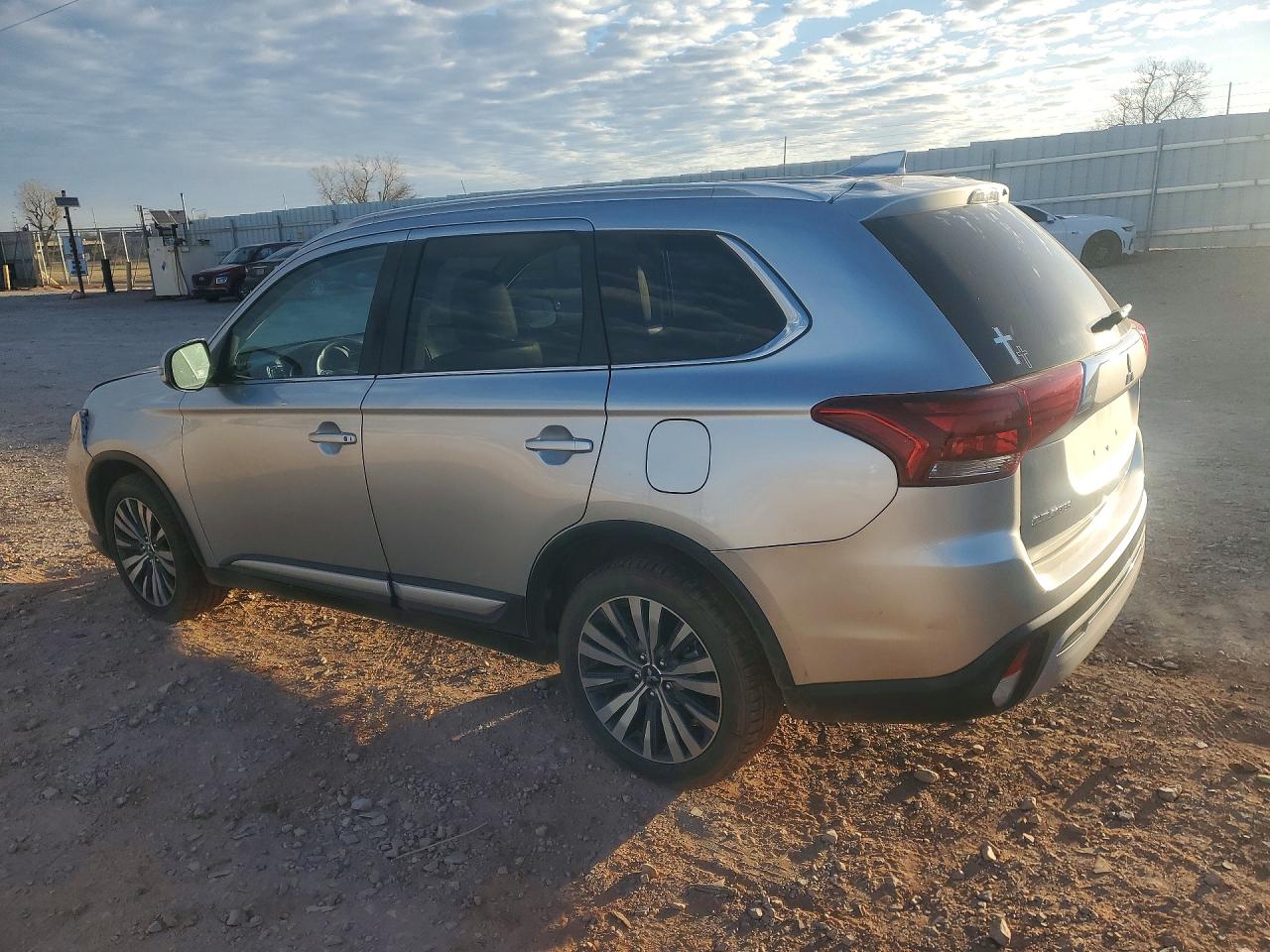 2020 Mitsubishi Outlander Silver vin: JA4AZ3A34LZ038121