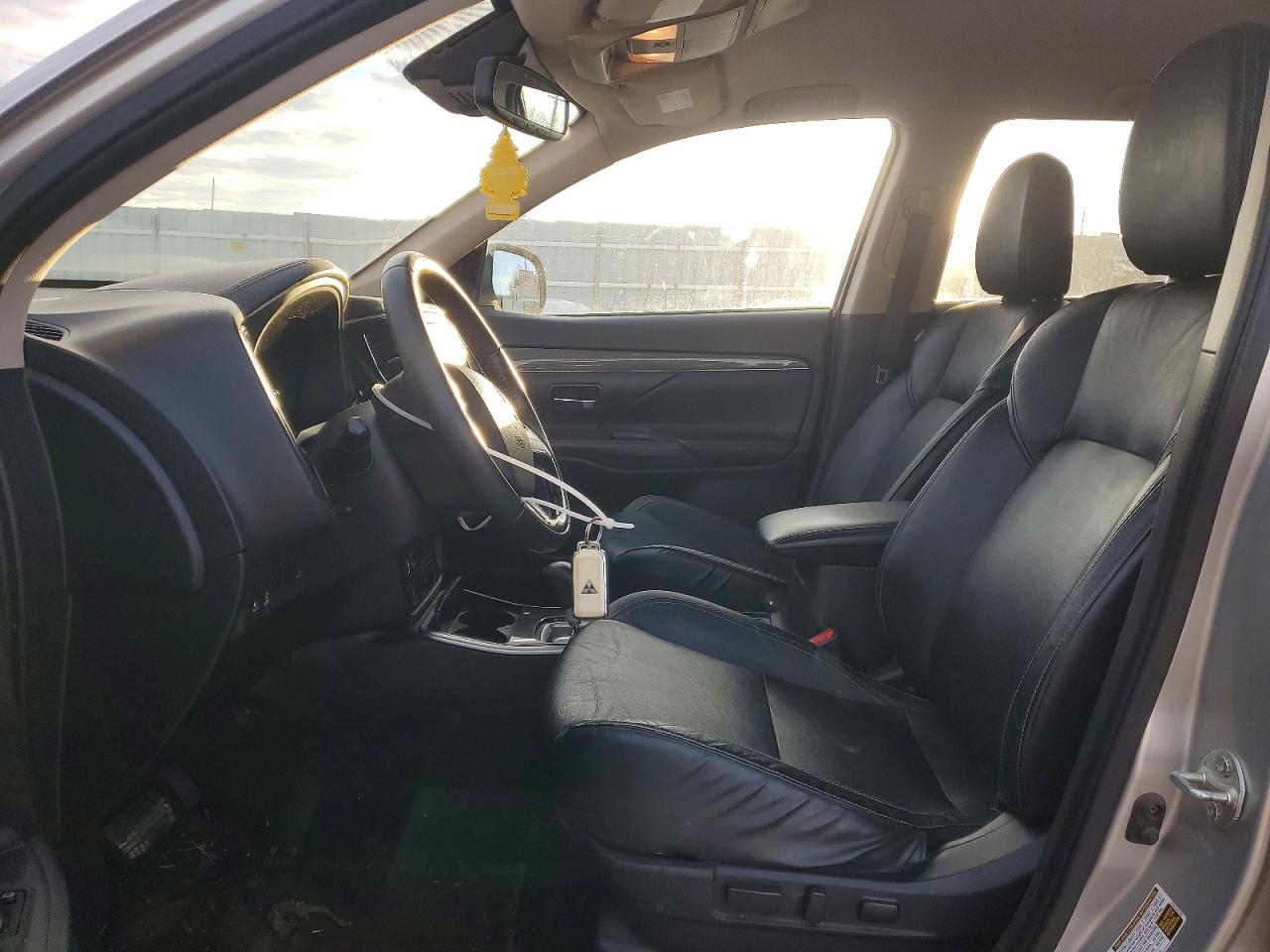 2020 Mitsubishi Outlander Silver vin: JA4AZ3A34LZ038121